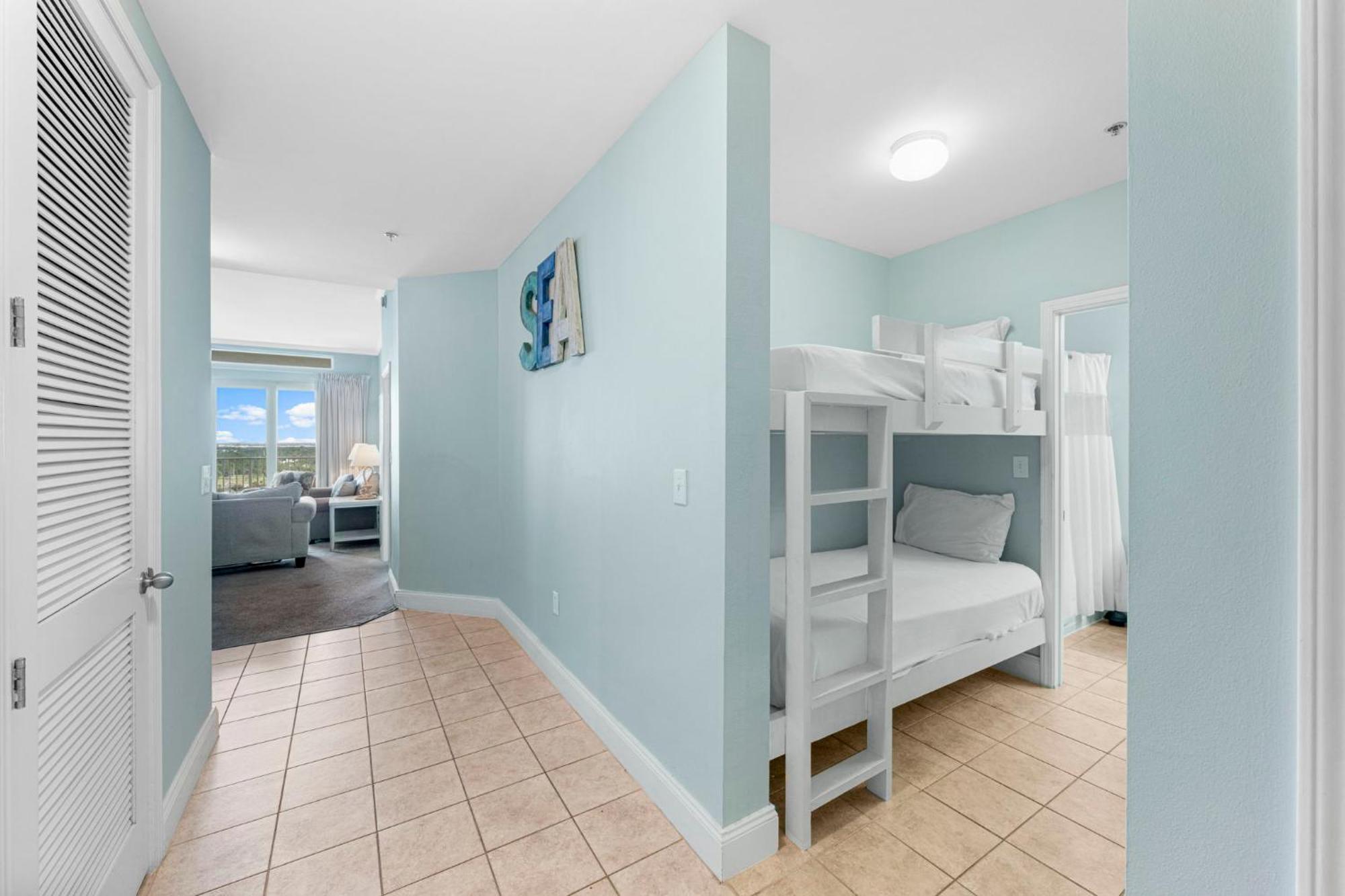 Apartment Laketown Wharf 2133