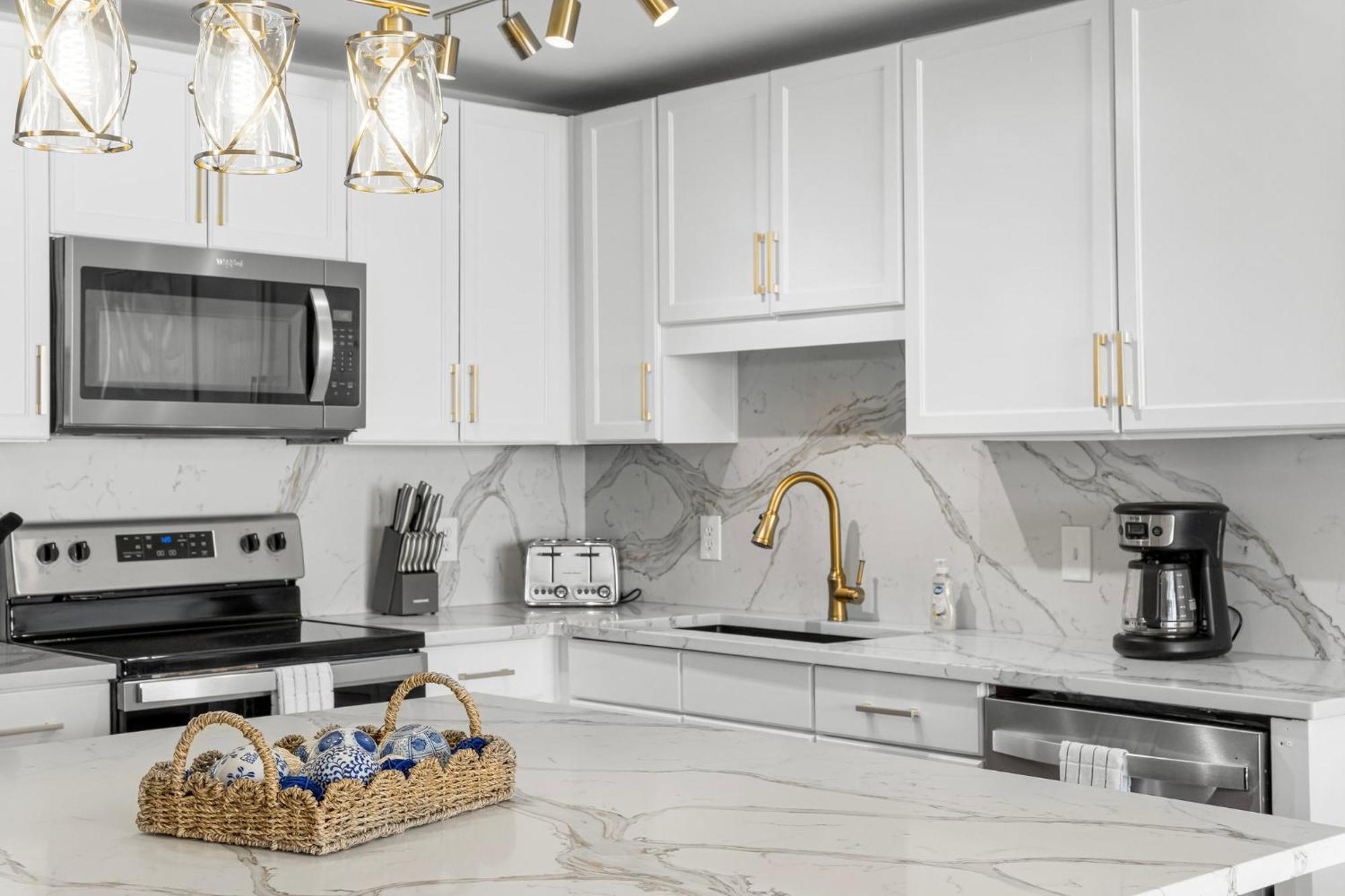 Apartment Spacious 4bd Gulfview Condo! 5 Pools! Free Chairs! By Dolce Getaways