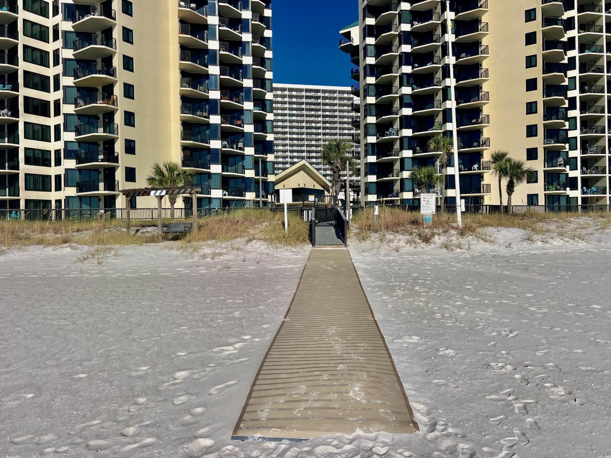 Newly Completely Renovated At Sunbird Resort! Free Chair And Umbrella Service! By Dolce Getaways! Apartment Panama City Beach