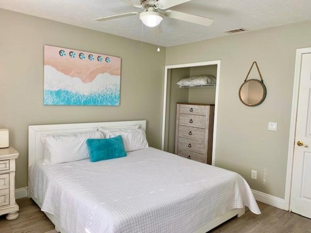 Adorable , Just Steps Away! Holiday home *