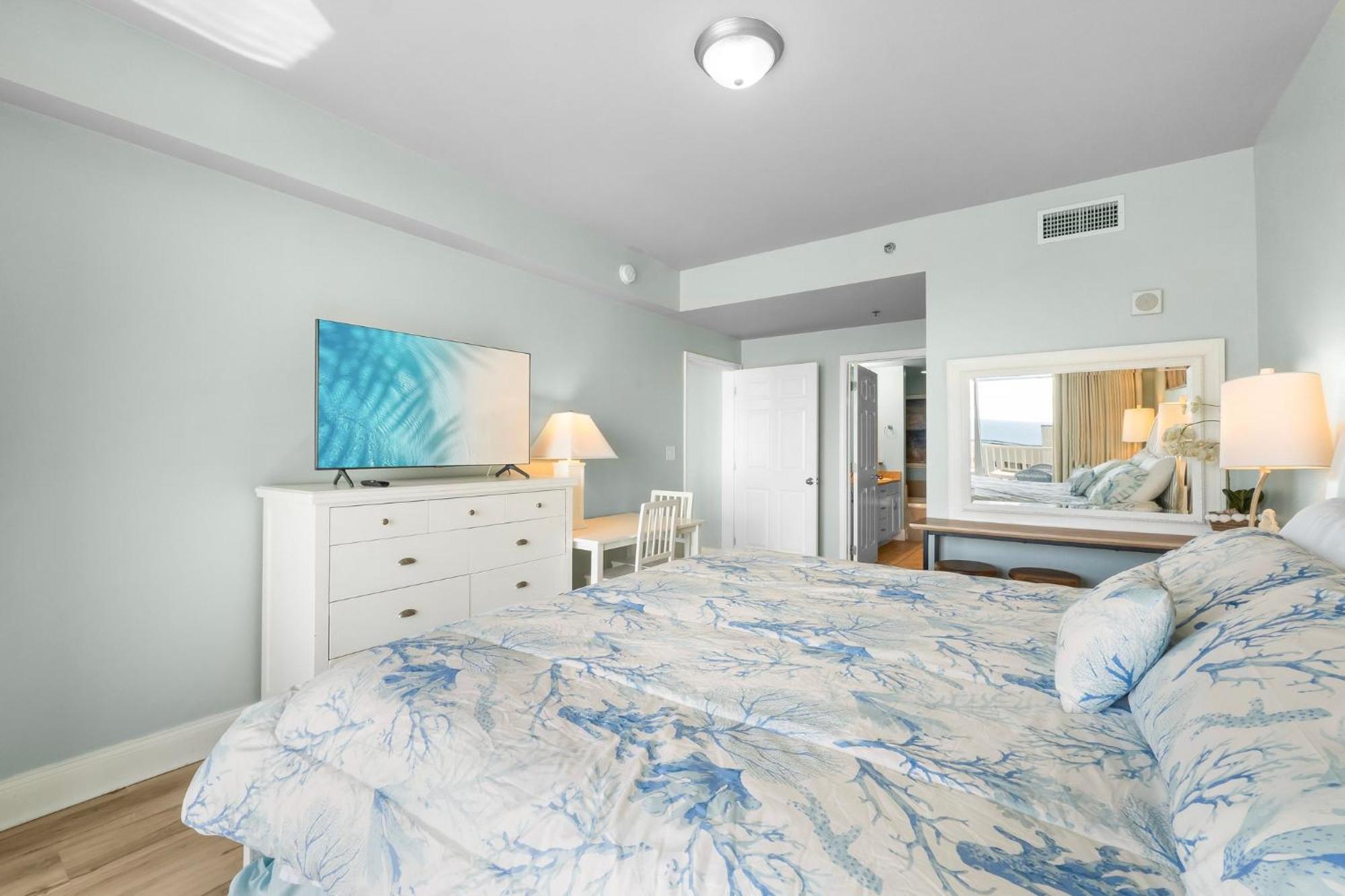 & Ocean Views! Steps To & Dining, Sleeps 9! Dolce Getaways Pcb Apartment