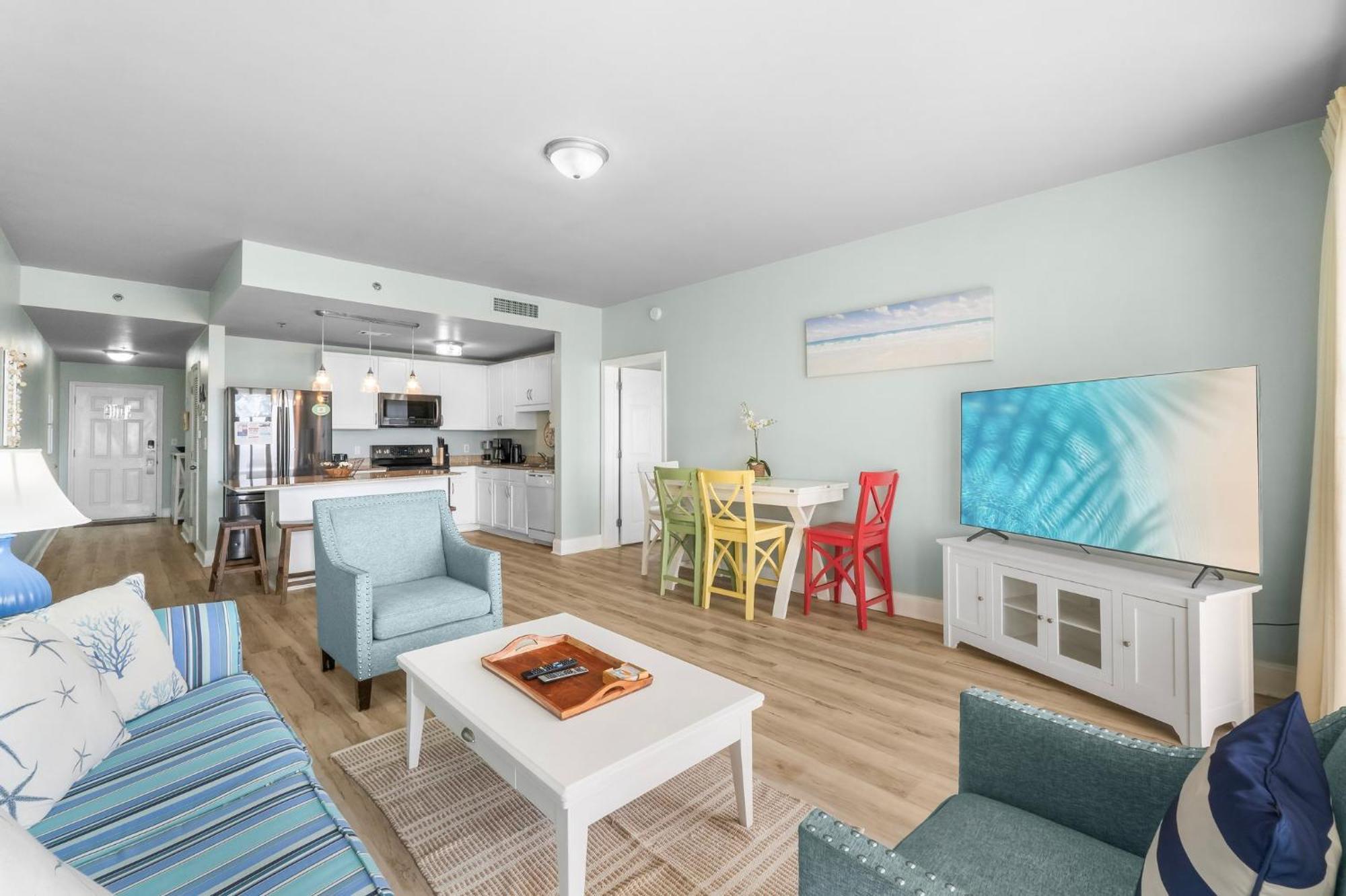 Apartment & Ocean Views! Steps To & Dining, Sleeps 9! Dolce Getaways Pcb