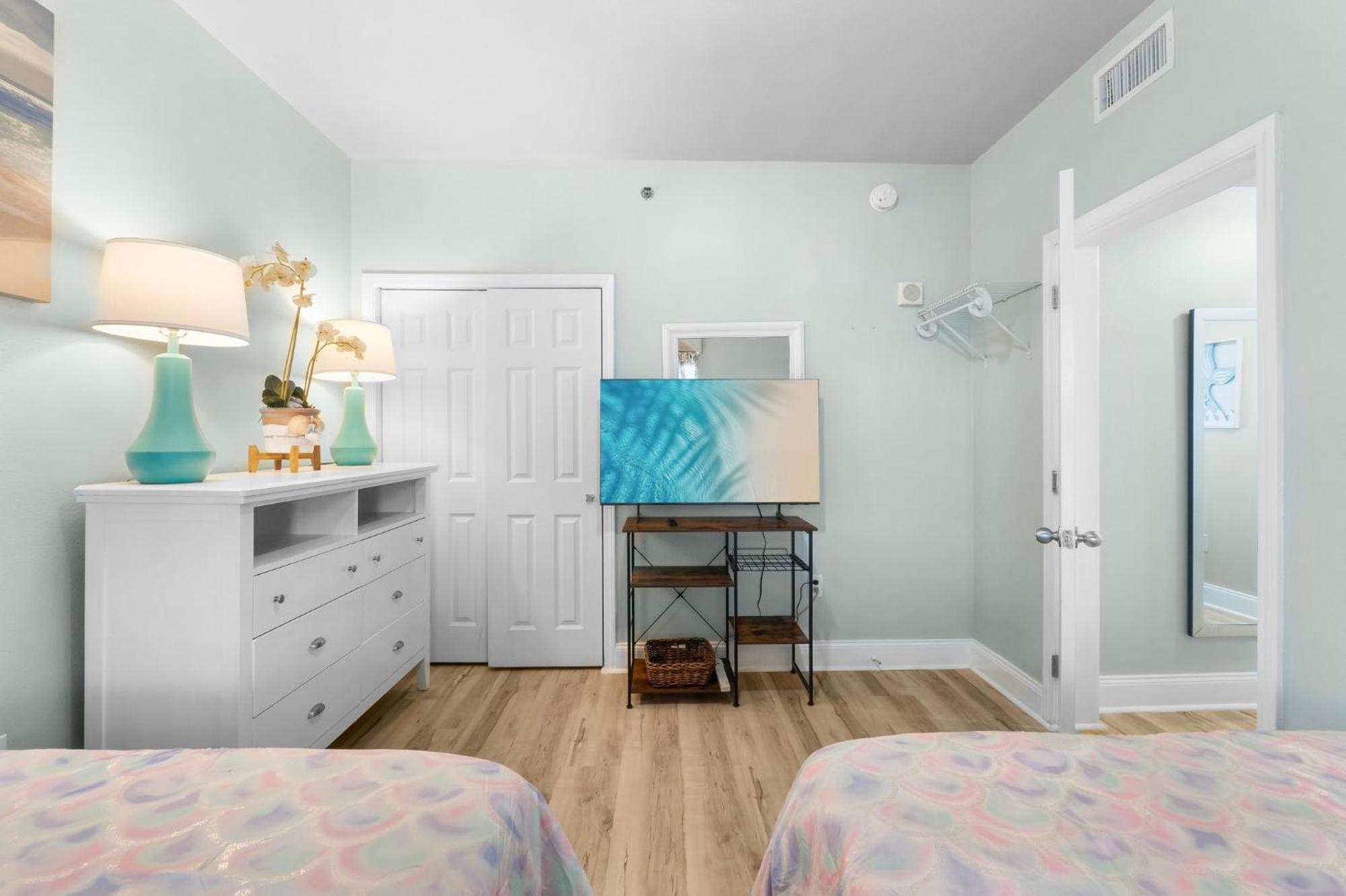 & Ocean Views! Steps To & Dining, Sleeps 9! Dolce Getaways Pcb *