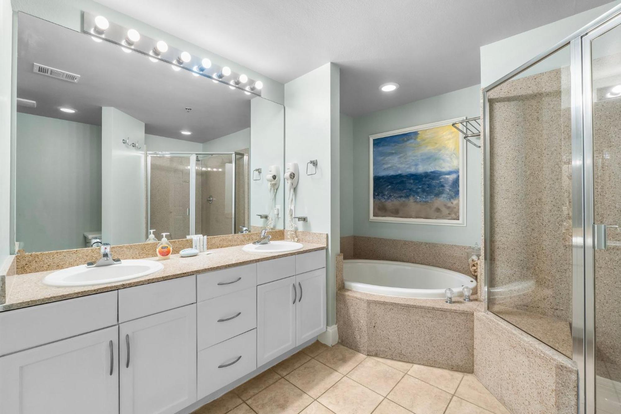 & Ocean Views! Steps To & Dining, Sleeps 9! Dolce Getaways Pcb
