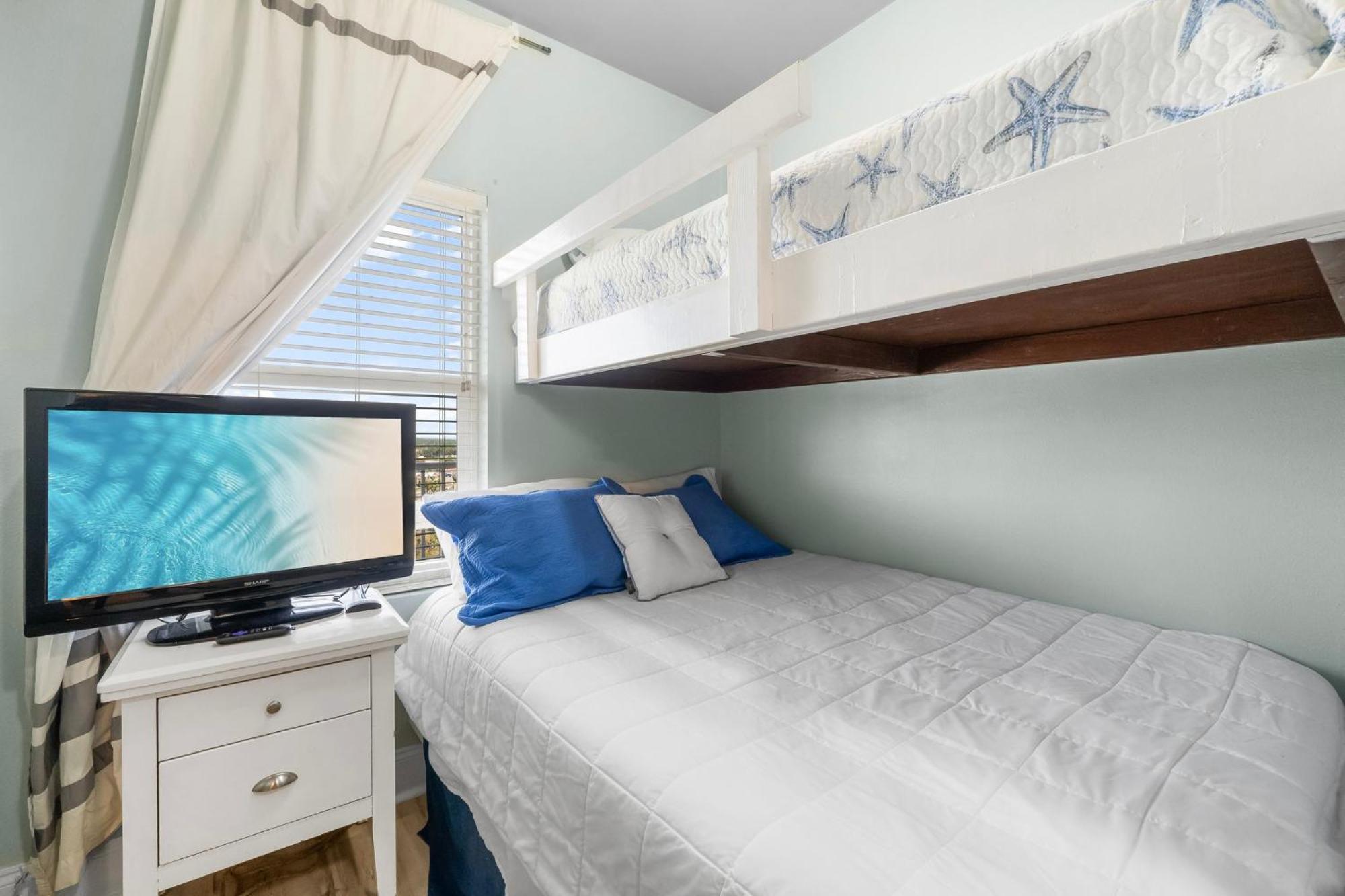 & Ocean Views! Steps To & Dining, Sleeps 9! Dolce Getaways Pcb Apartment *