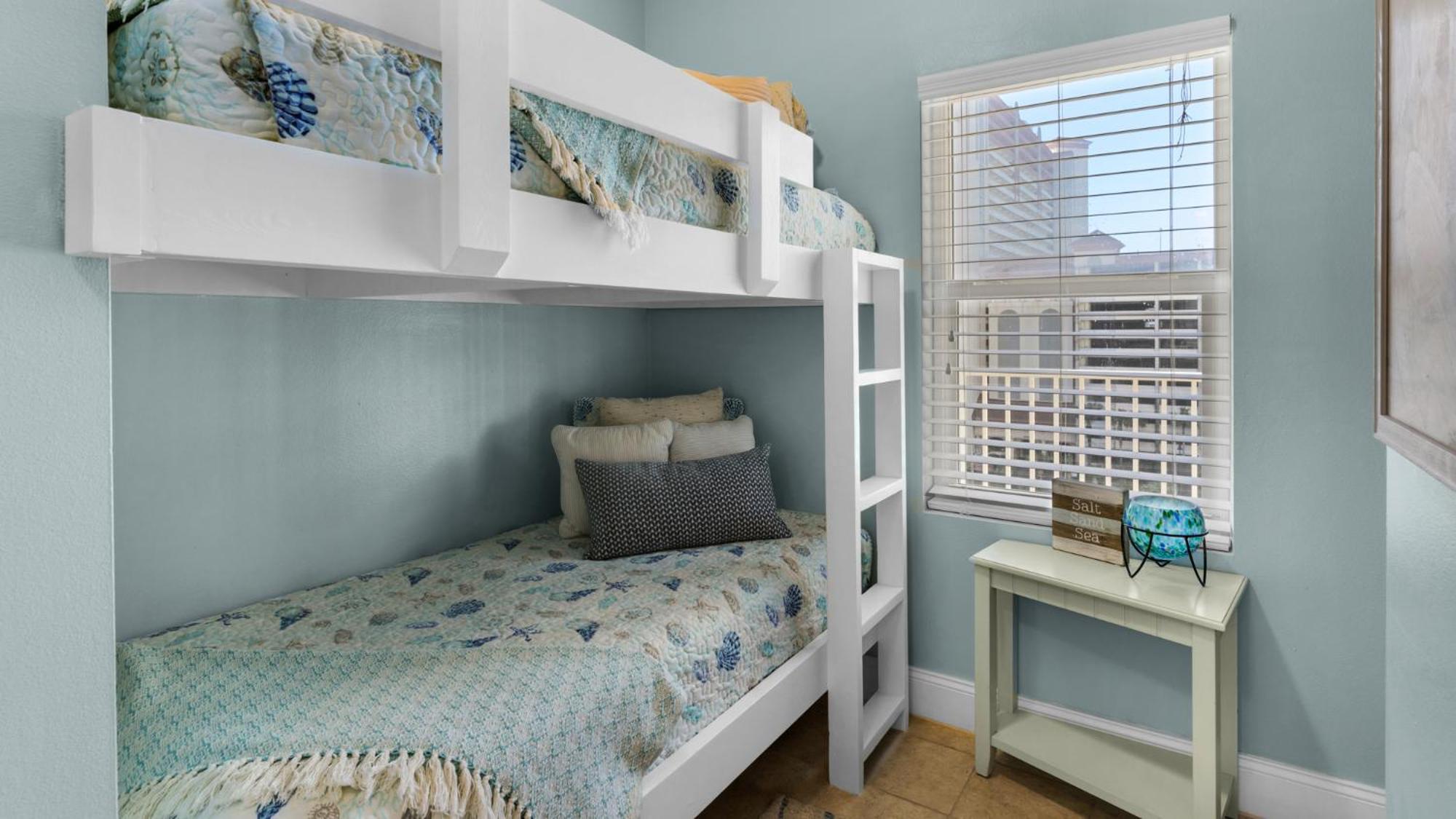 Laketown Wharf 729 - Paradise Retreat *