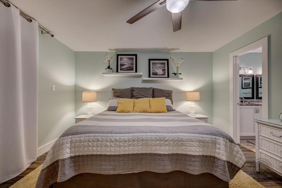 Our Happy Place! Seasonal Srv! Pool & Gulf Views! Holiday home *
