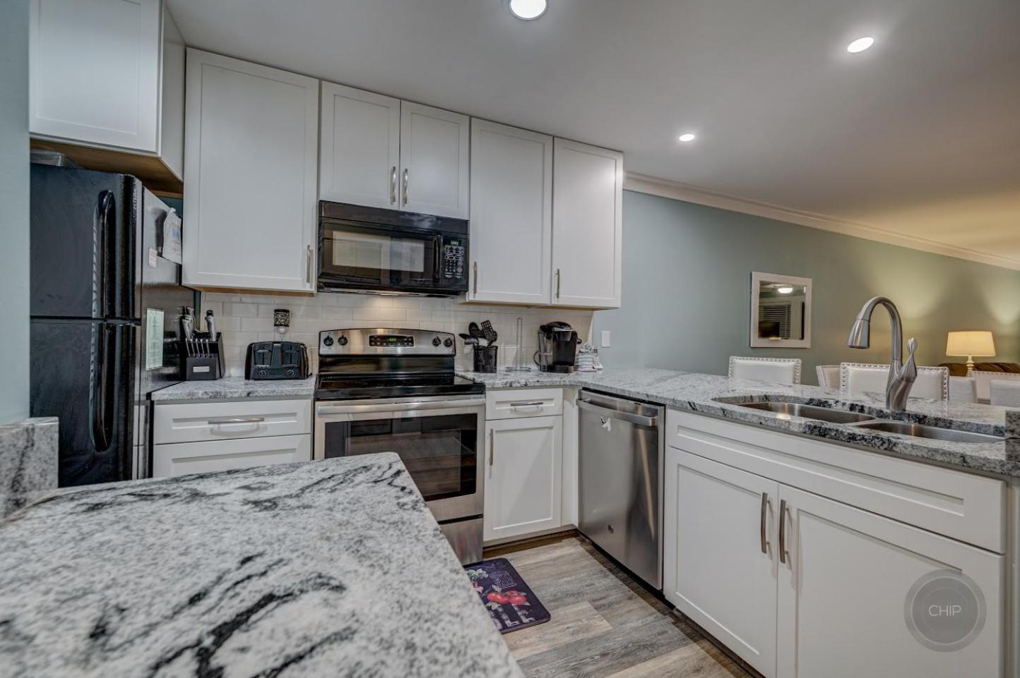Our Happy Place! Seasonal Srv! Pool & Gulf Views! Holiday home Panama City Beach