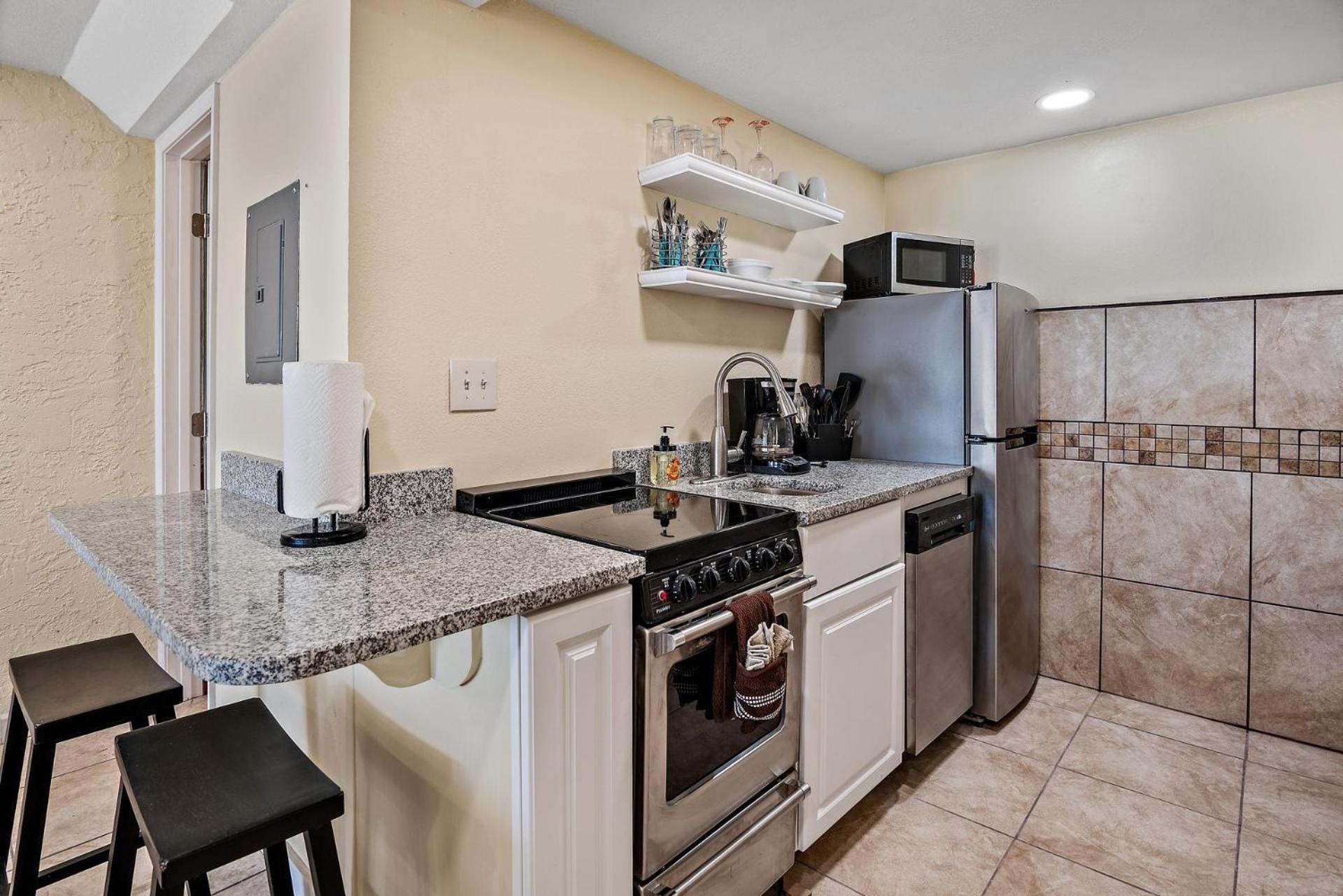 Pet Friendly Ground Level Steps To The Sand! Pool Hot Tub Wifi *