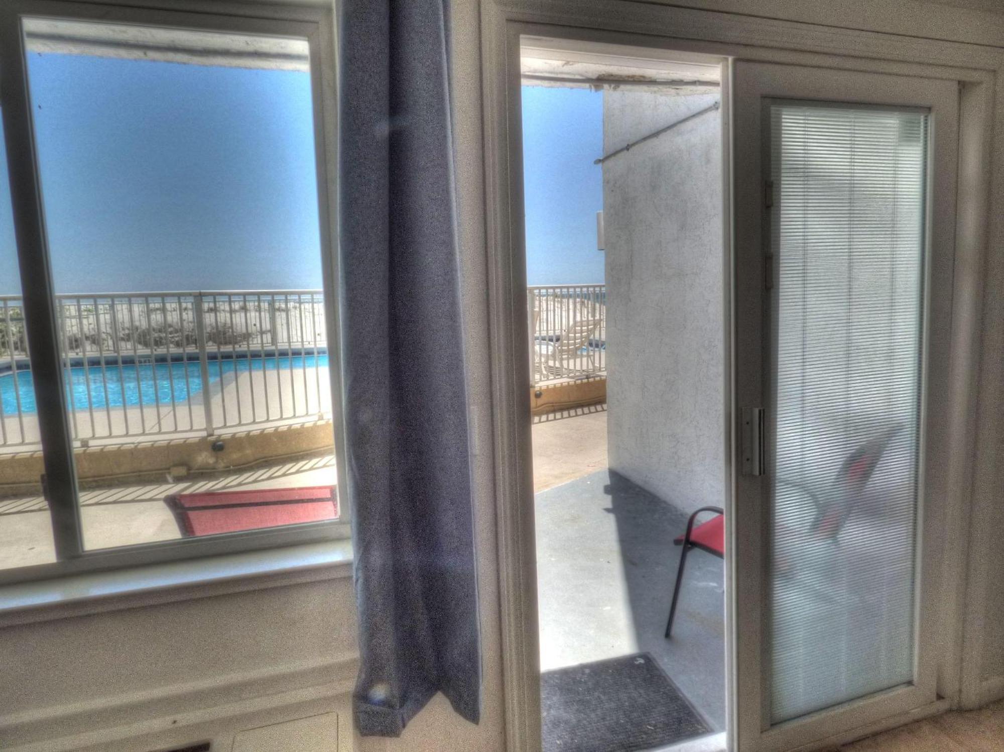 Pet Friendly Ground Level Steps To The Sand! Pool Hot Tub Wifi Panama City Beach