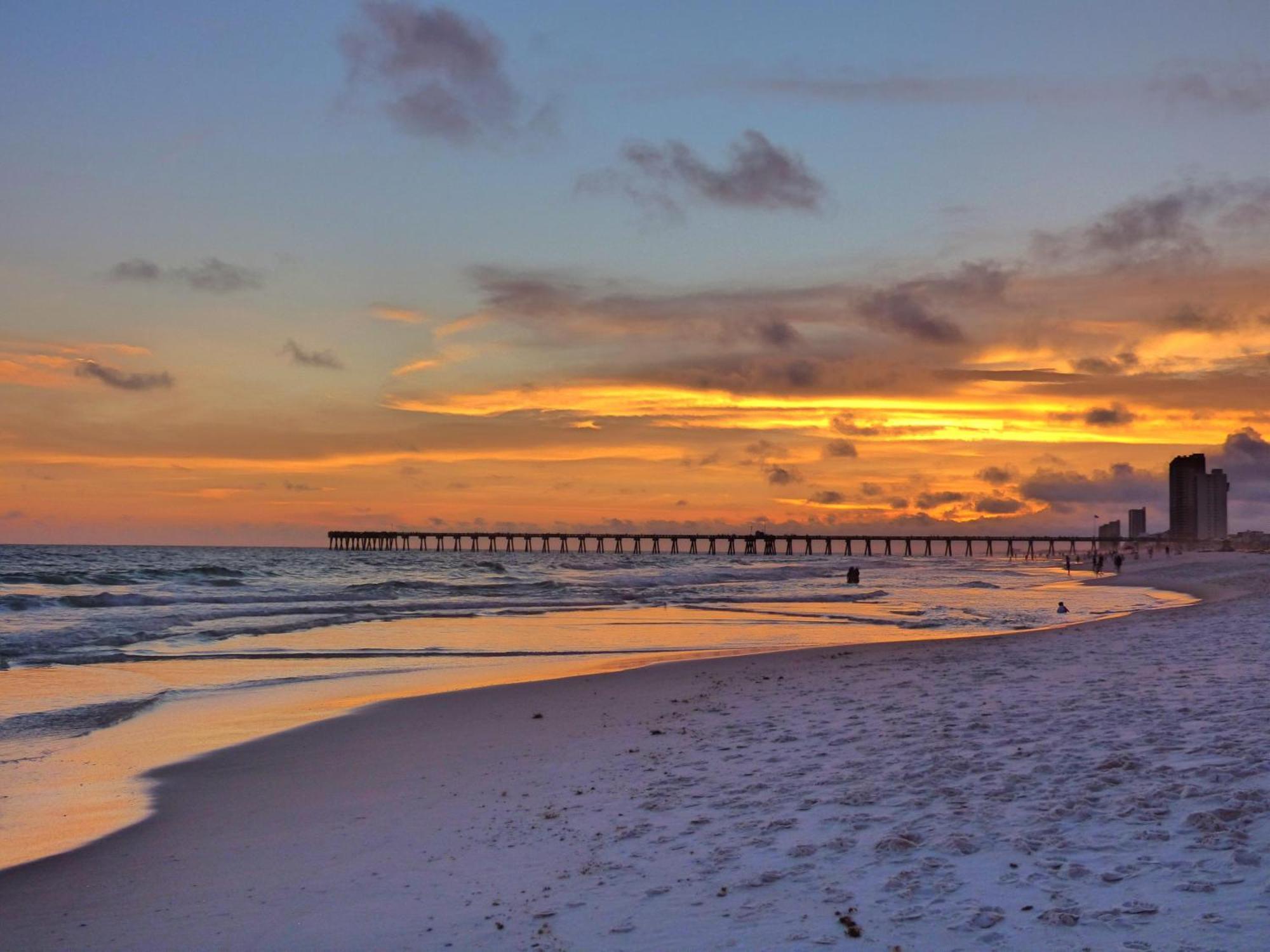 Pet Friendly Ground Level Steps To The Sand! Pool Hot Tub Wifi * Panama City Beach