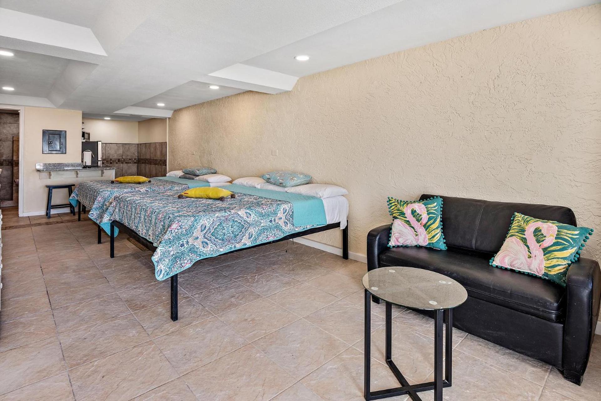 Apartment Pet Friendly Ground Level Steps To The Sand! Pool Hot Tub Wifi Panama City Beach