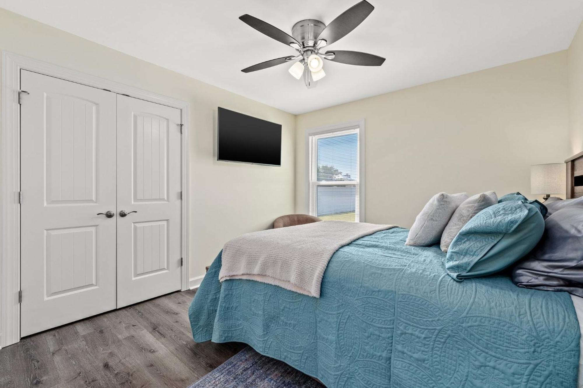 Holiday home Heated Pool & Pet Friendly - Minutes To - Spacious Backyard - Flpcb38