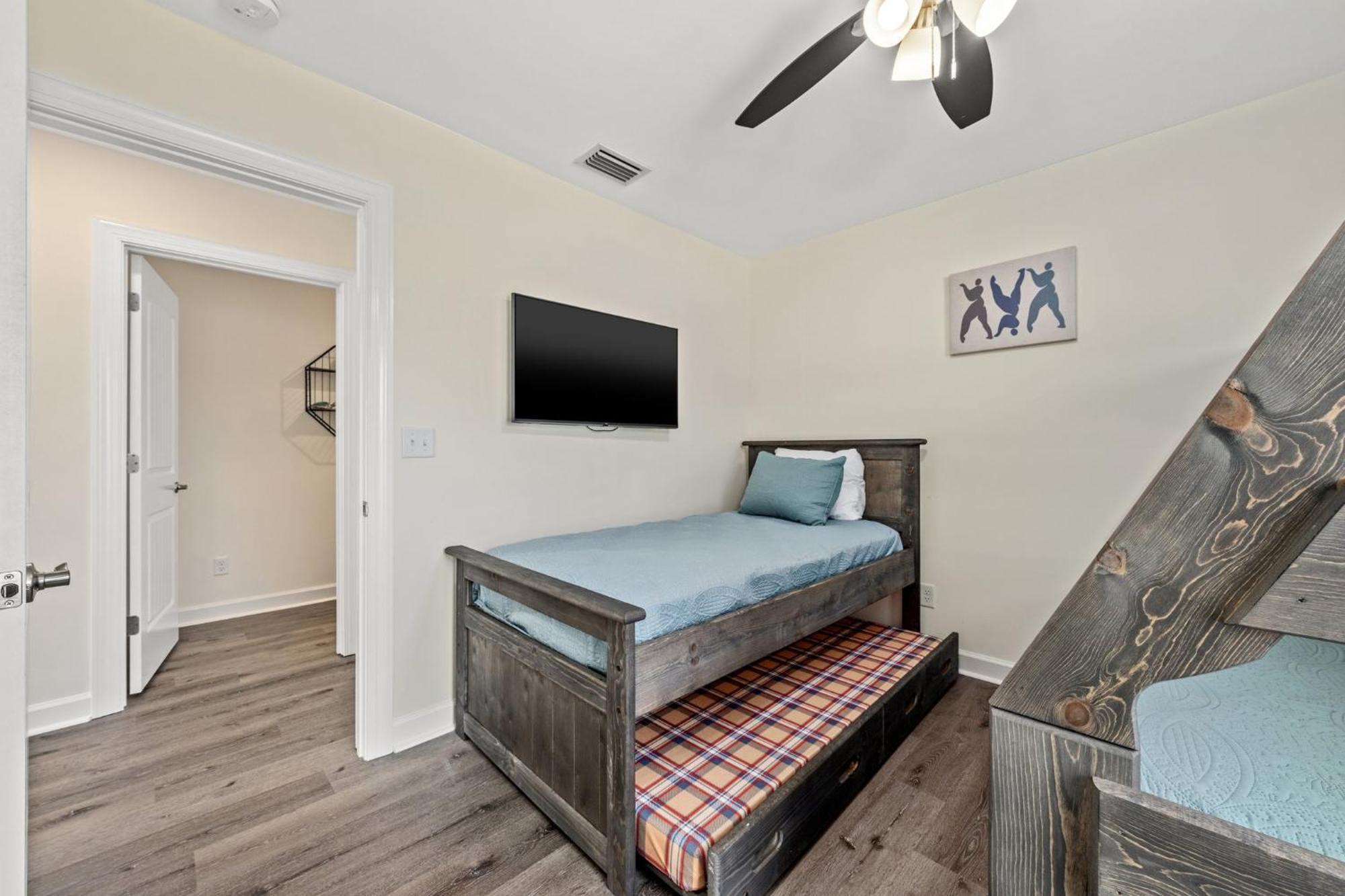 Heated Pool & Pet Friendly - Minutes To - Spacious Backyard - Flpcb38 Holiday home *