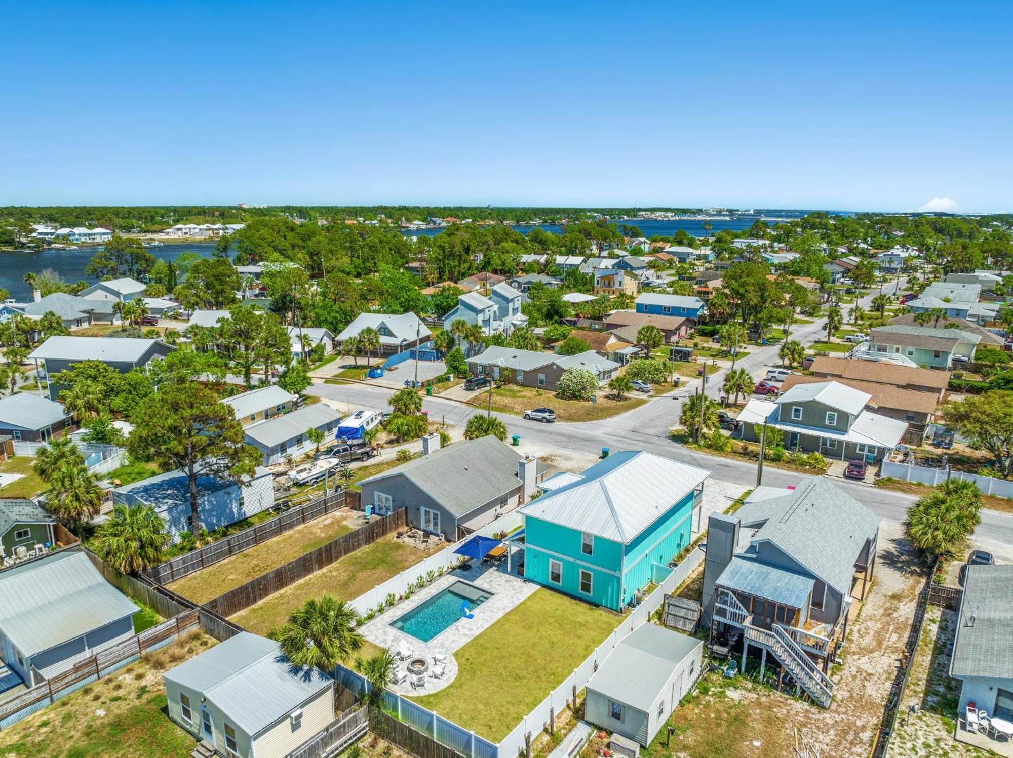 Heated Pool & Pet Friendly - Minutes To - Spacious Backyard - Flpcb38