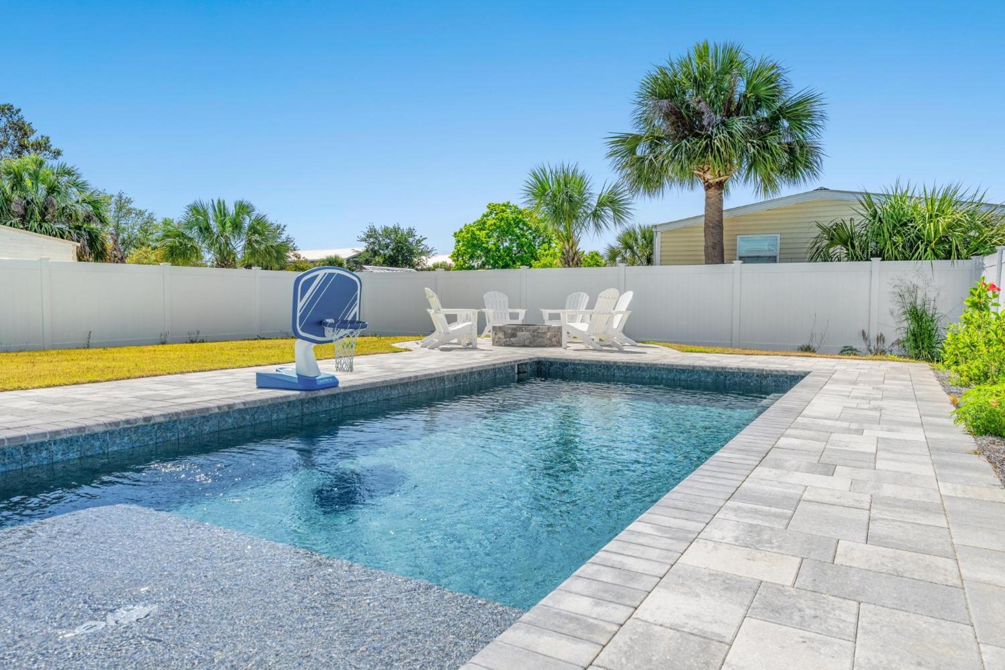 Holiday home Heated Pool & Pet Friendly - Minutes To - Spacious Backyard - Flpcb38 *