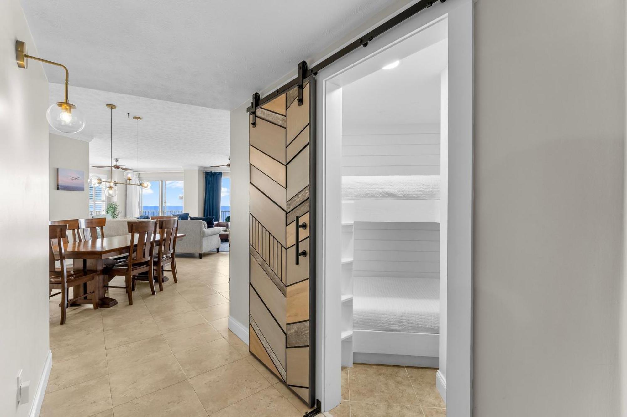 Apartment Treasure Island 1401