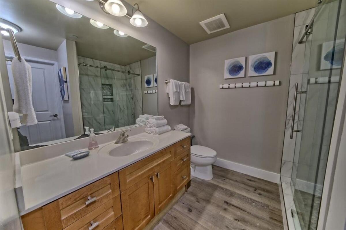 Aqua 707 Apartment