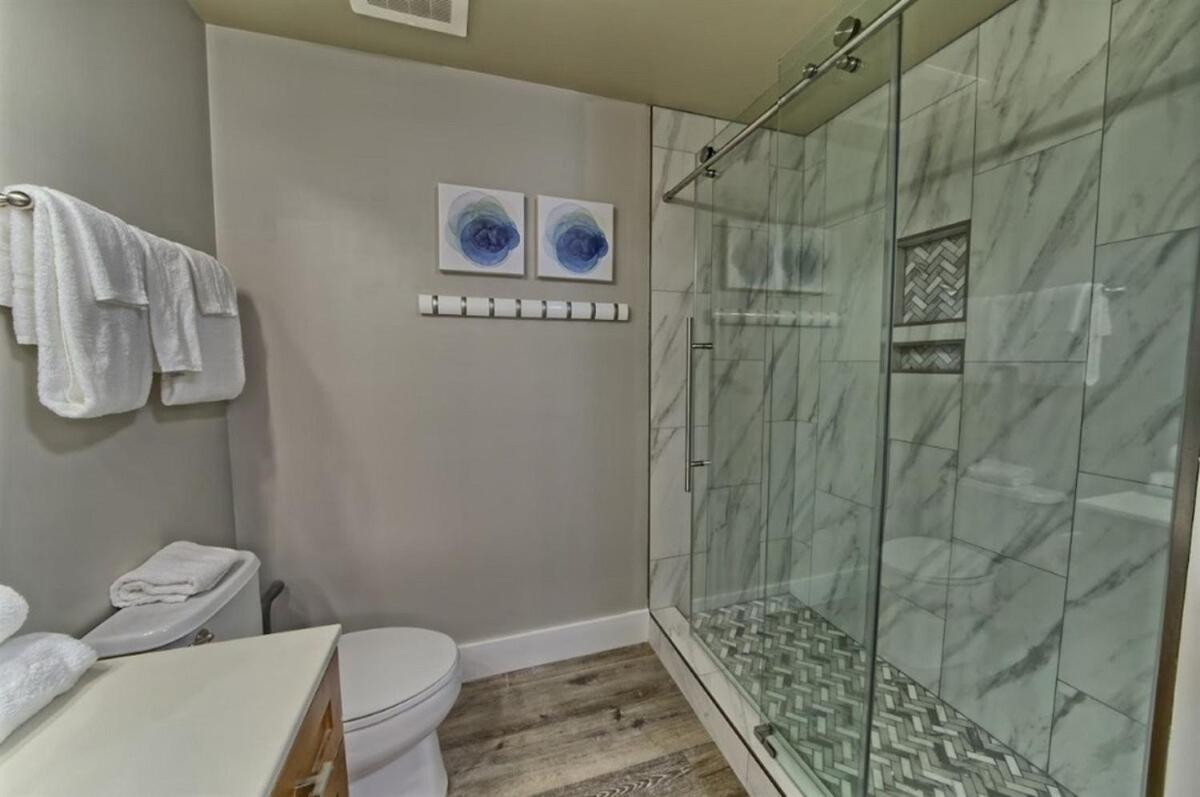 Aqua 707 Apartment *