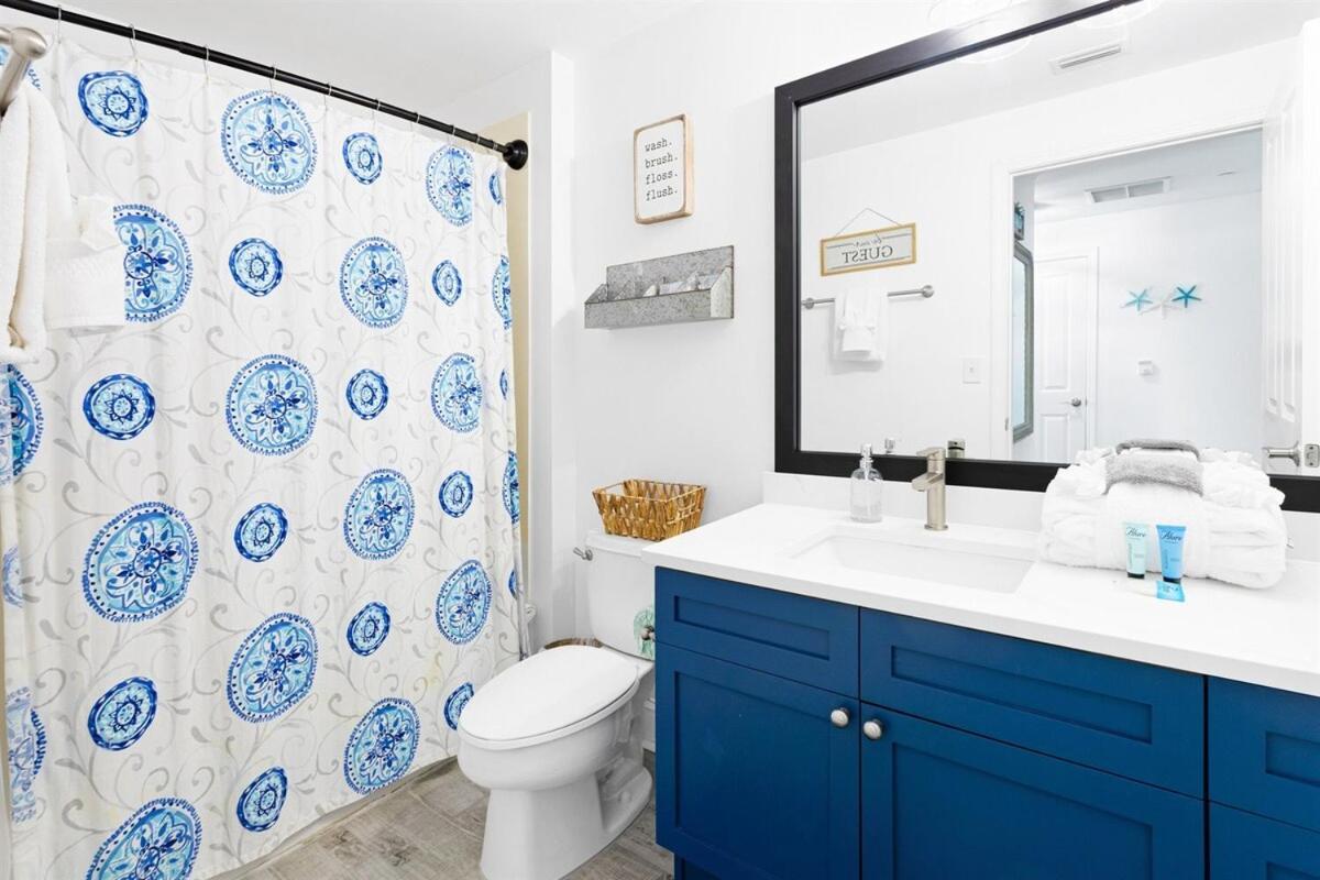 Aqua 705 Apartment *