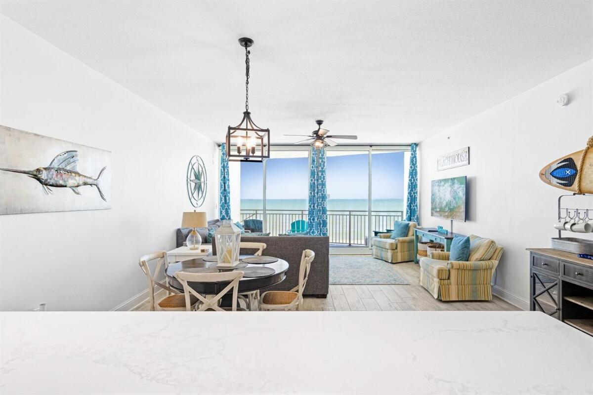 Aqua 705 Apartment *