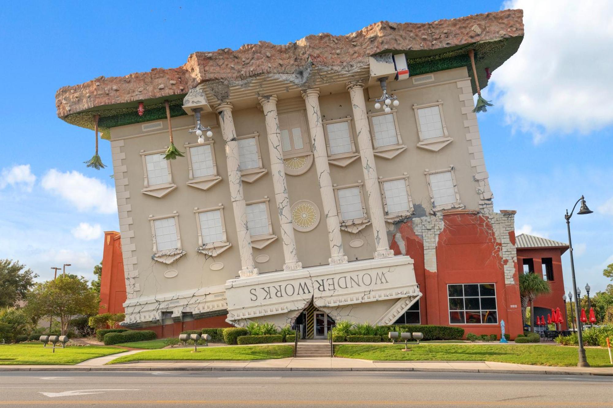 Large Balcony! Gulf Front Master Suite! Many Amenities On-site! Holiday home *