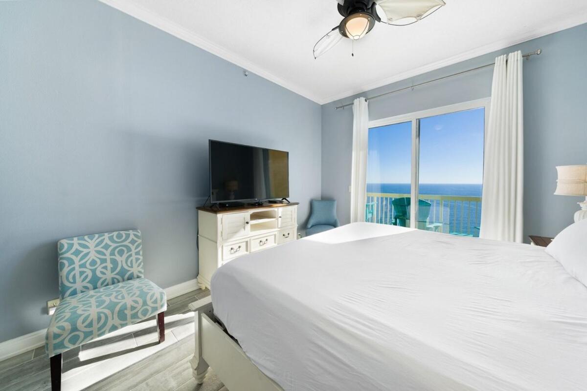 Calypso 2306w Penthouse Vip Parking And 2 Sets Of Chairs Apartment