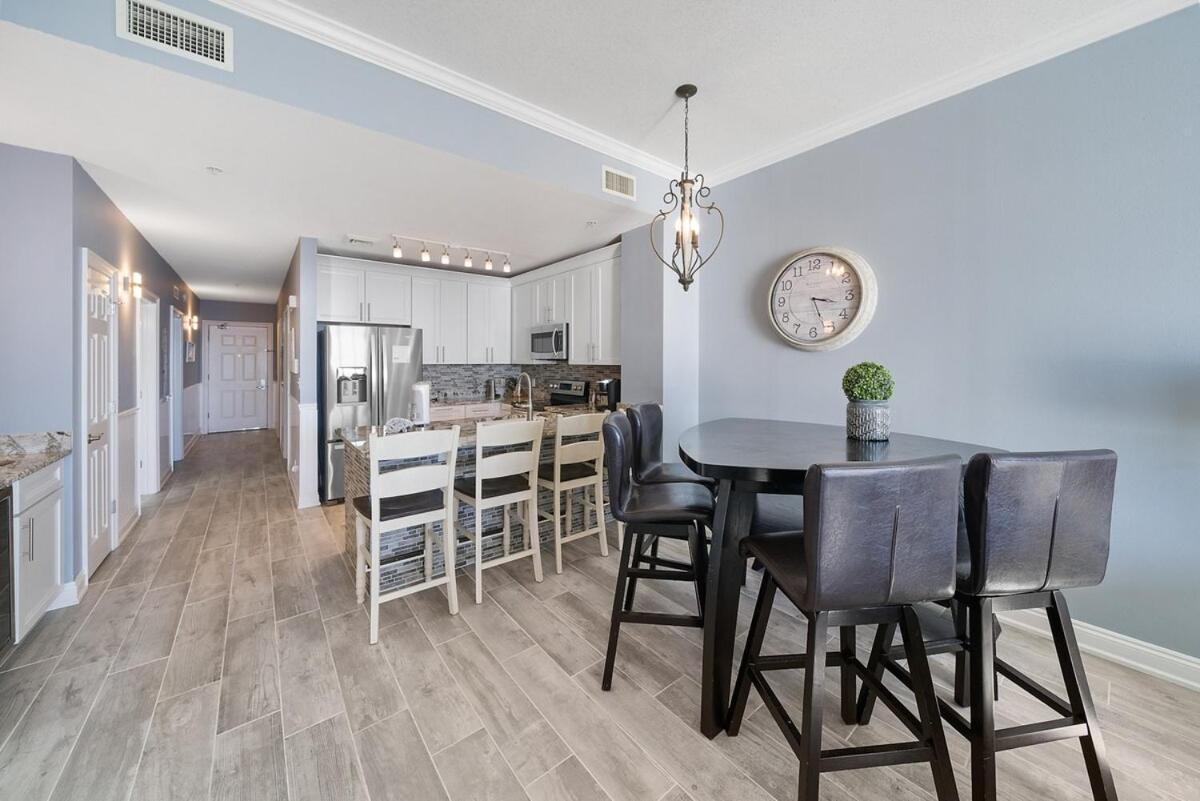 Apartment Calypso 2306w Penthouse Vip Parking And 2 Sets Of Chairs