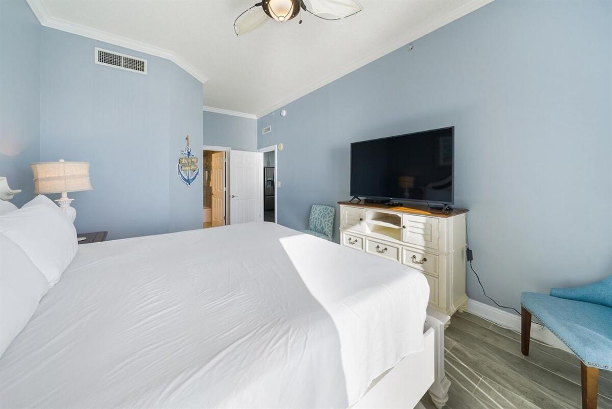 Apartment Calypso 2306w Penthouse Vip Parking And 2 Sets Of Chairs Panama City Beach
