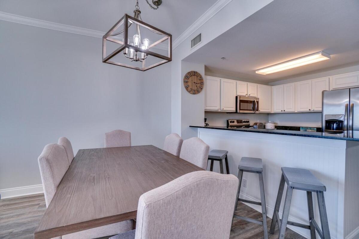 Apartment 1104 West 3 Bedrooms Including 2 King Bedrooms And Custom