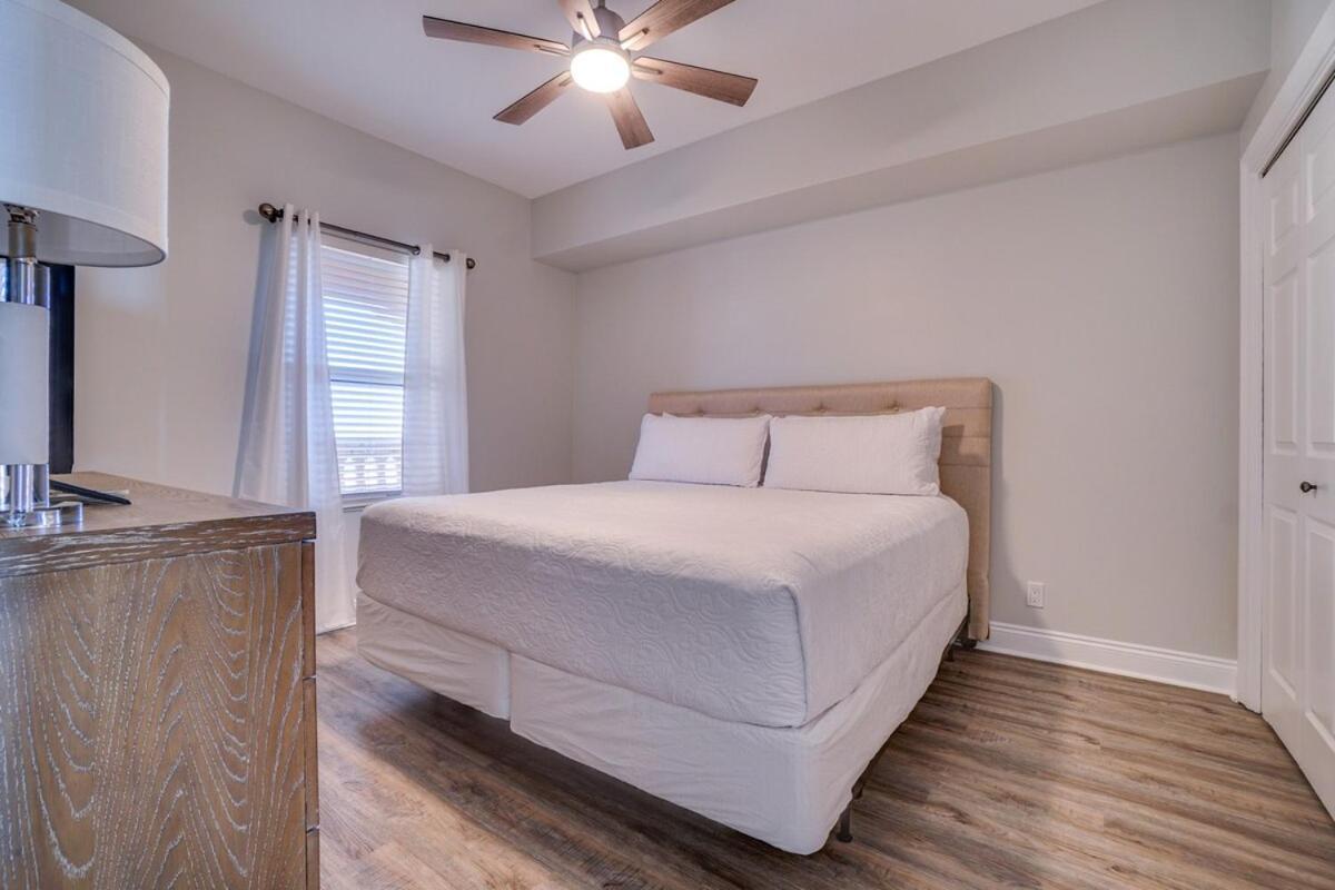 1104 West 3 Bedrooms Including 2 King Bedrooms And Custom Apartment