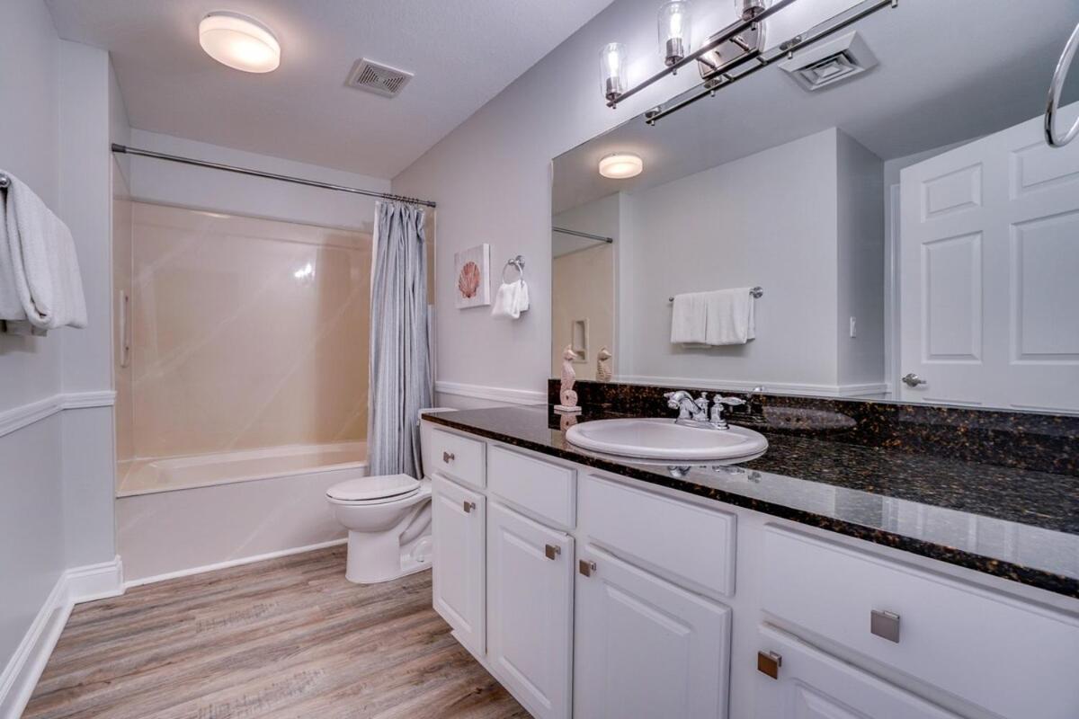 Apartment 1104 West 3 Bedrooms Including 2 King Bedrooms And Custom *
