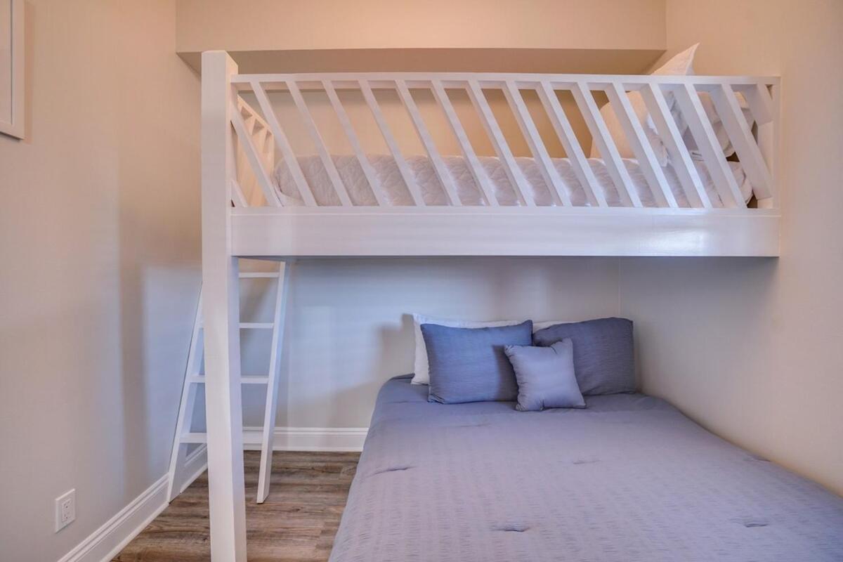 Apartment 1104 West 3 Bedrooms Including 2 King Bedrooms And Custom *