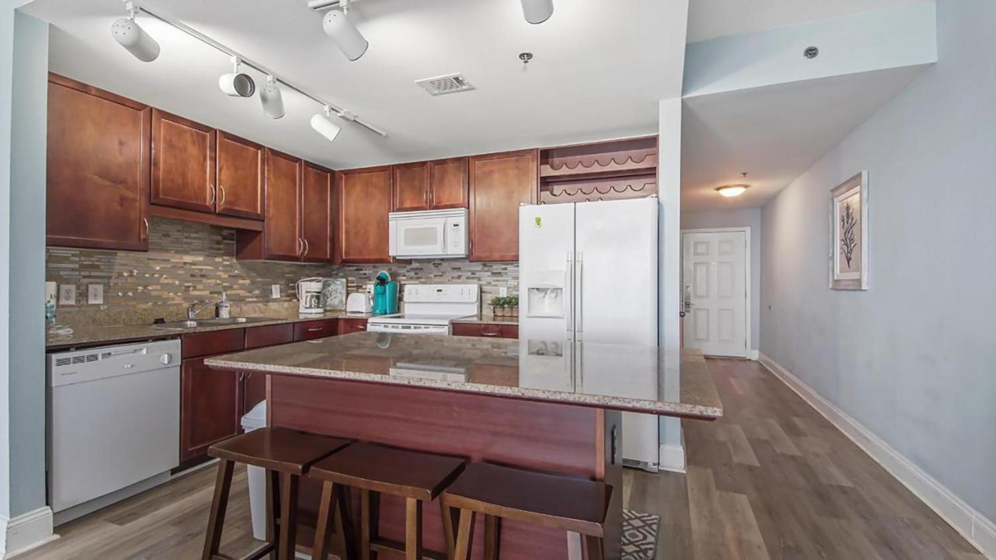 Apartment Laketown Wharf 1608 By Emerald Coast Retreats *