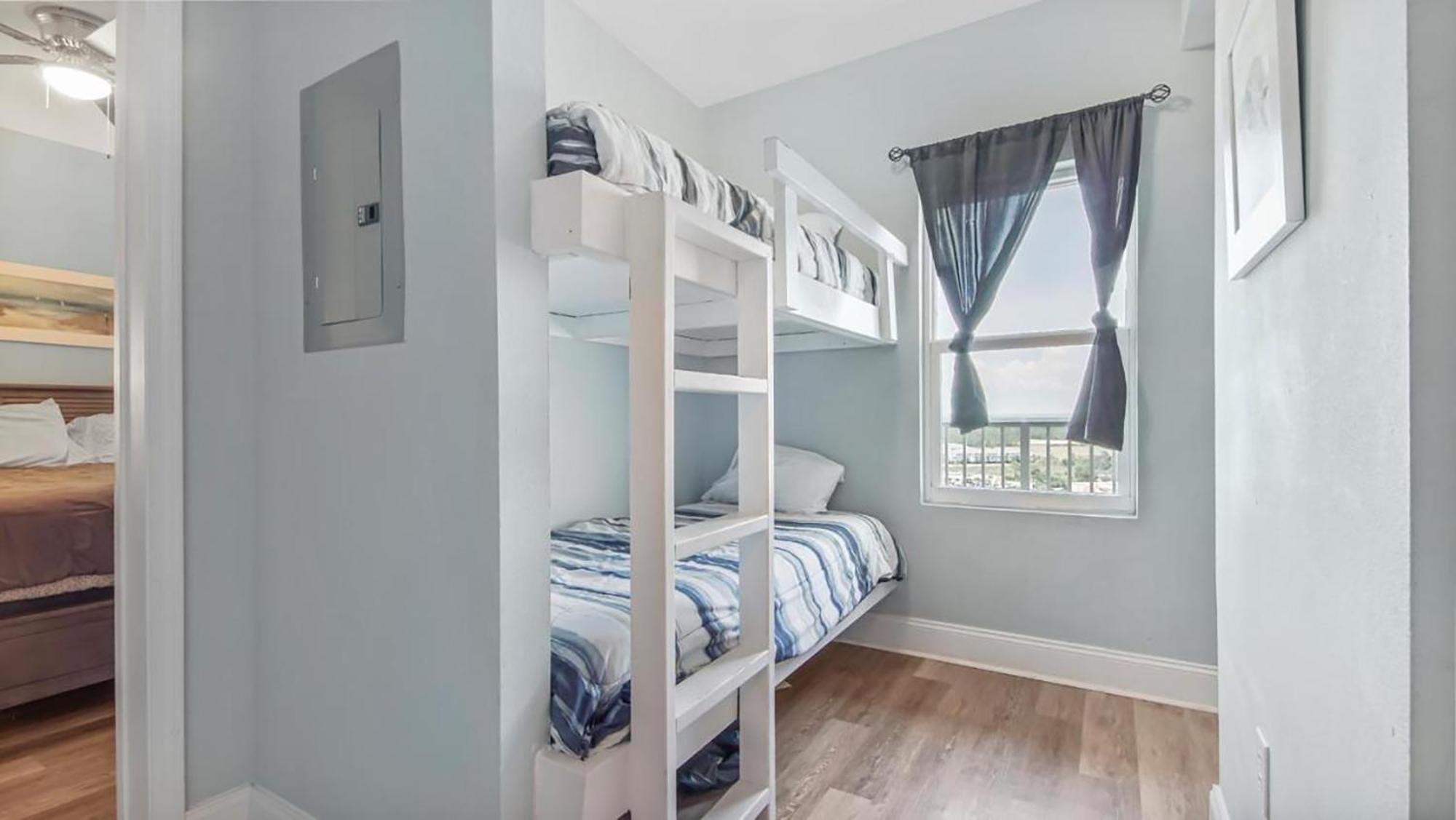 Apartment Laketown Wharf 1608 By Emerald Coast Retreats *