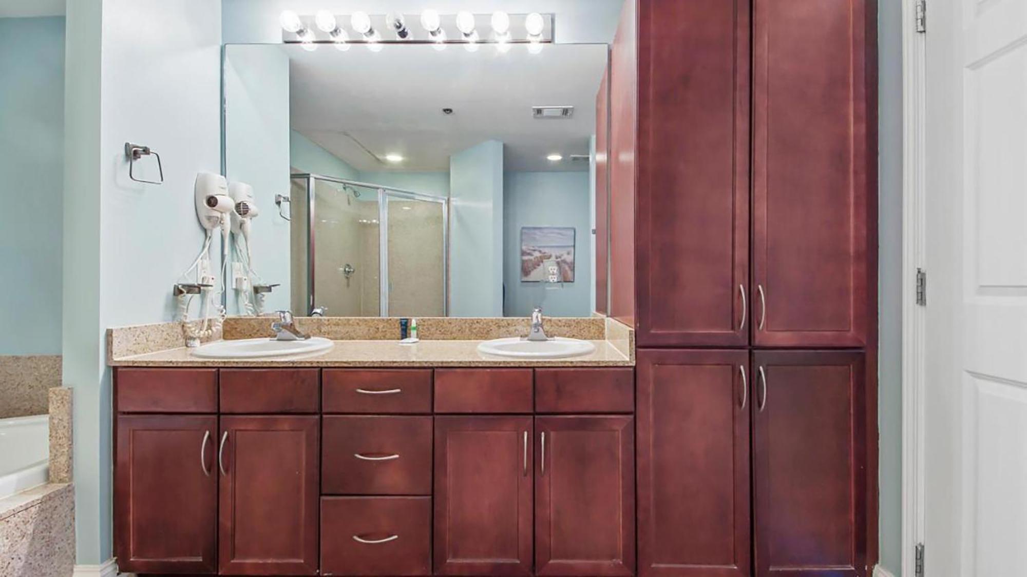 Apartment Laketown Wharf 1608 By Emerald Coast Retreats