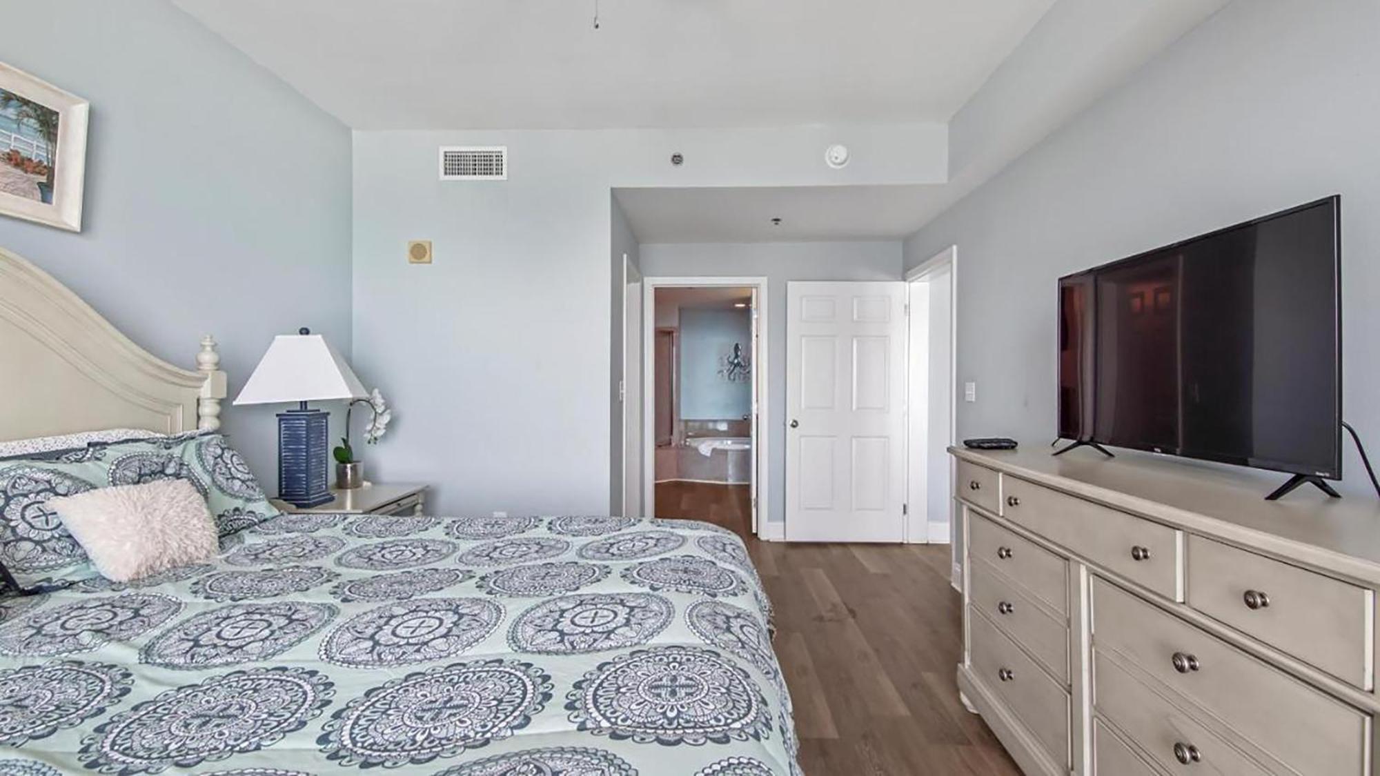 Laketown Wharf 1608 By Emerald Coast Retreats Apartment *