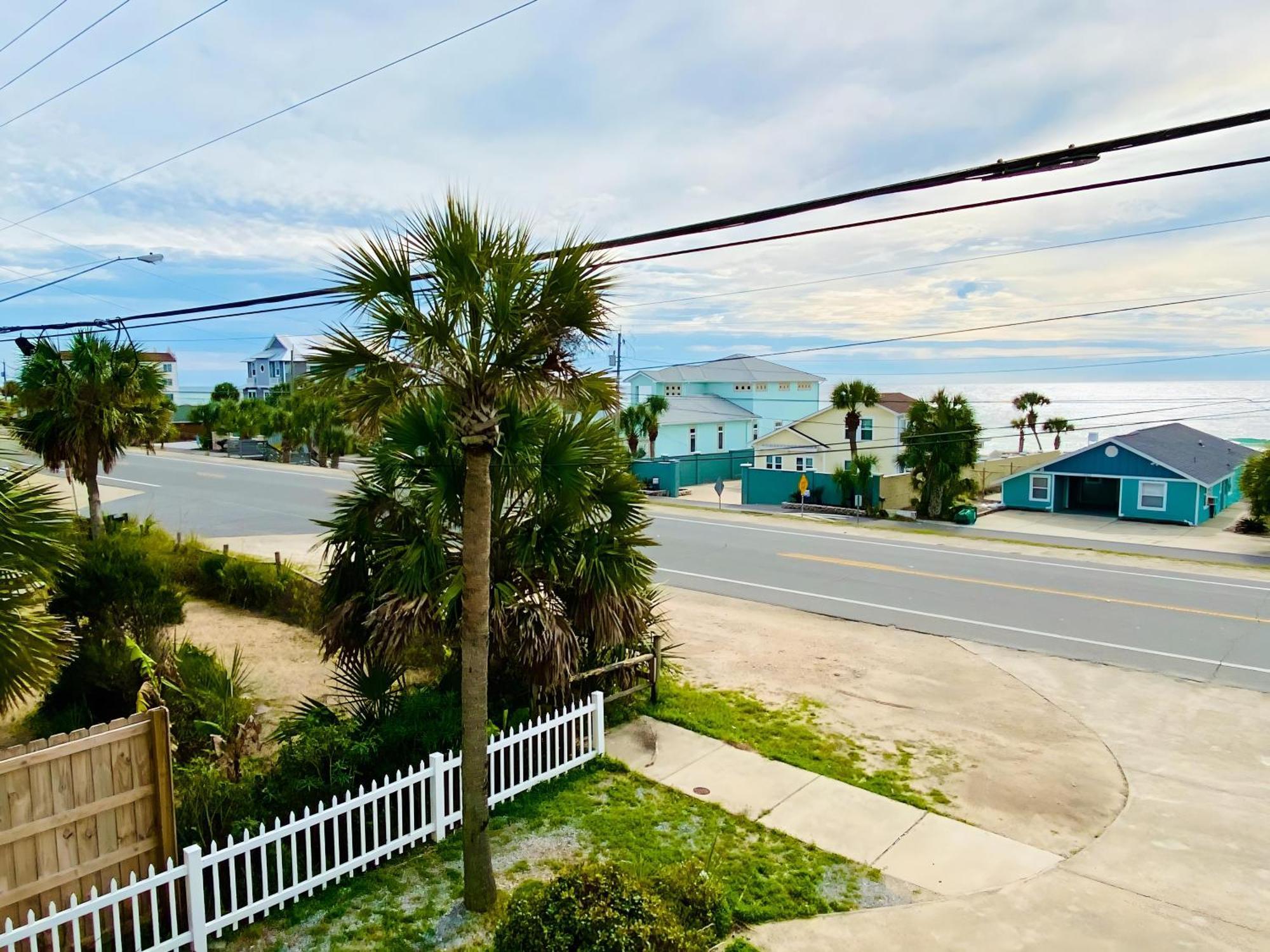 Front Rd Beachhouse Apartment