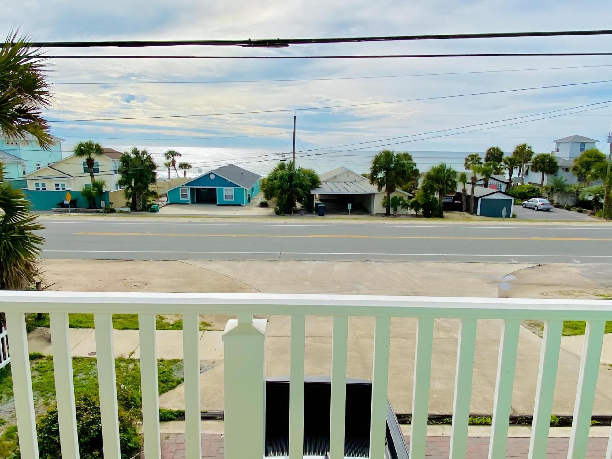 Front Rd Beachhouse Apartment *