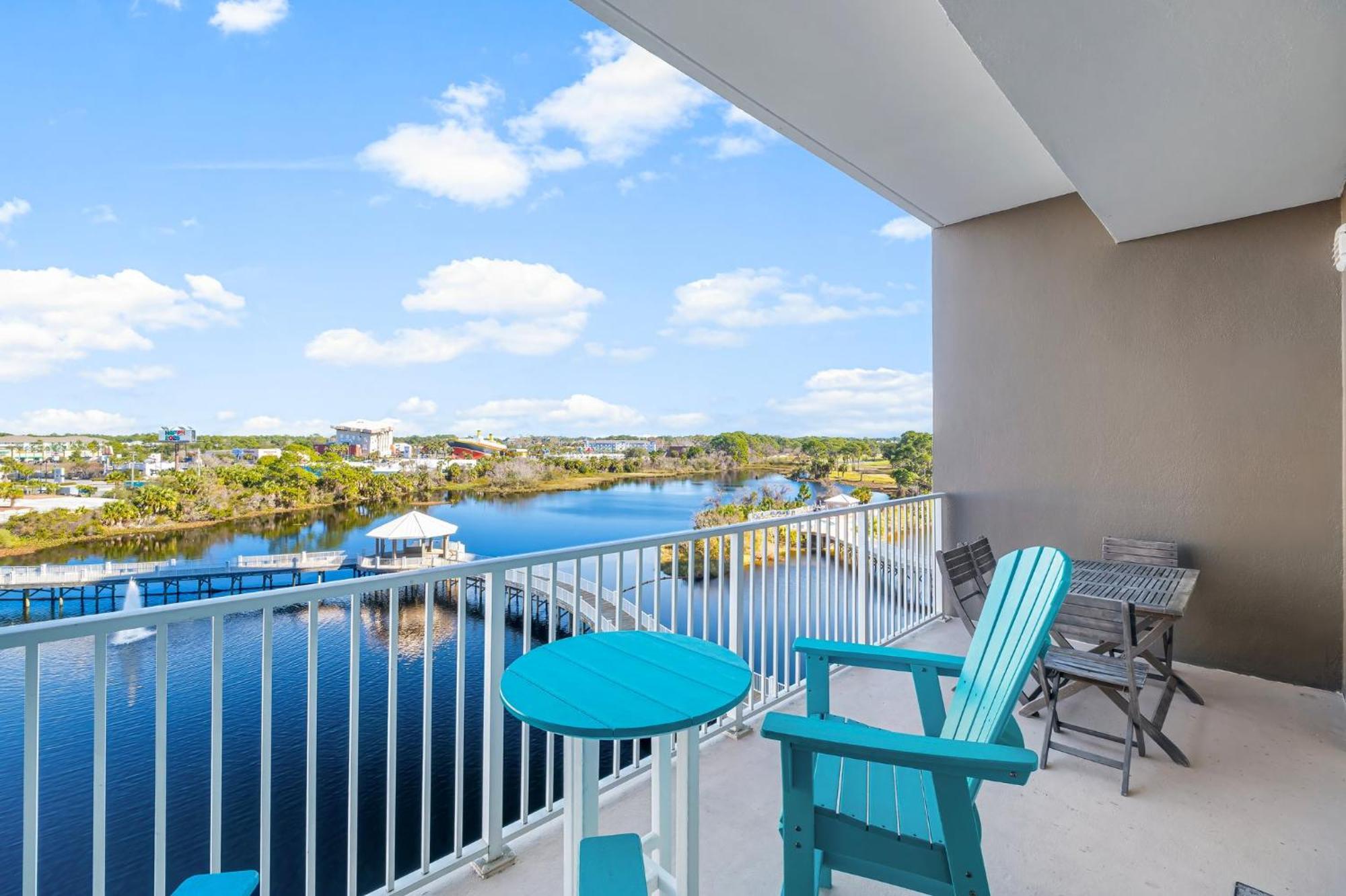 Laketown Wharf 0414 *
