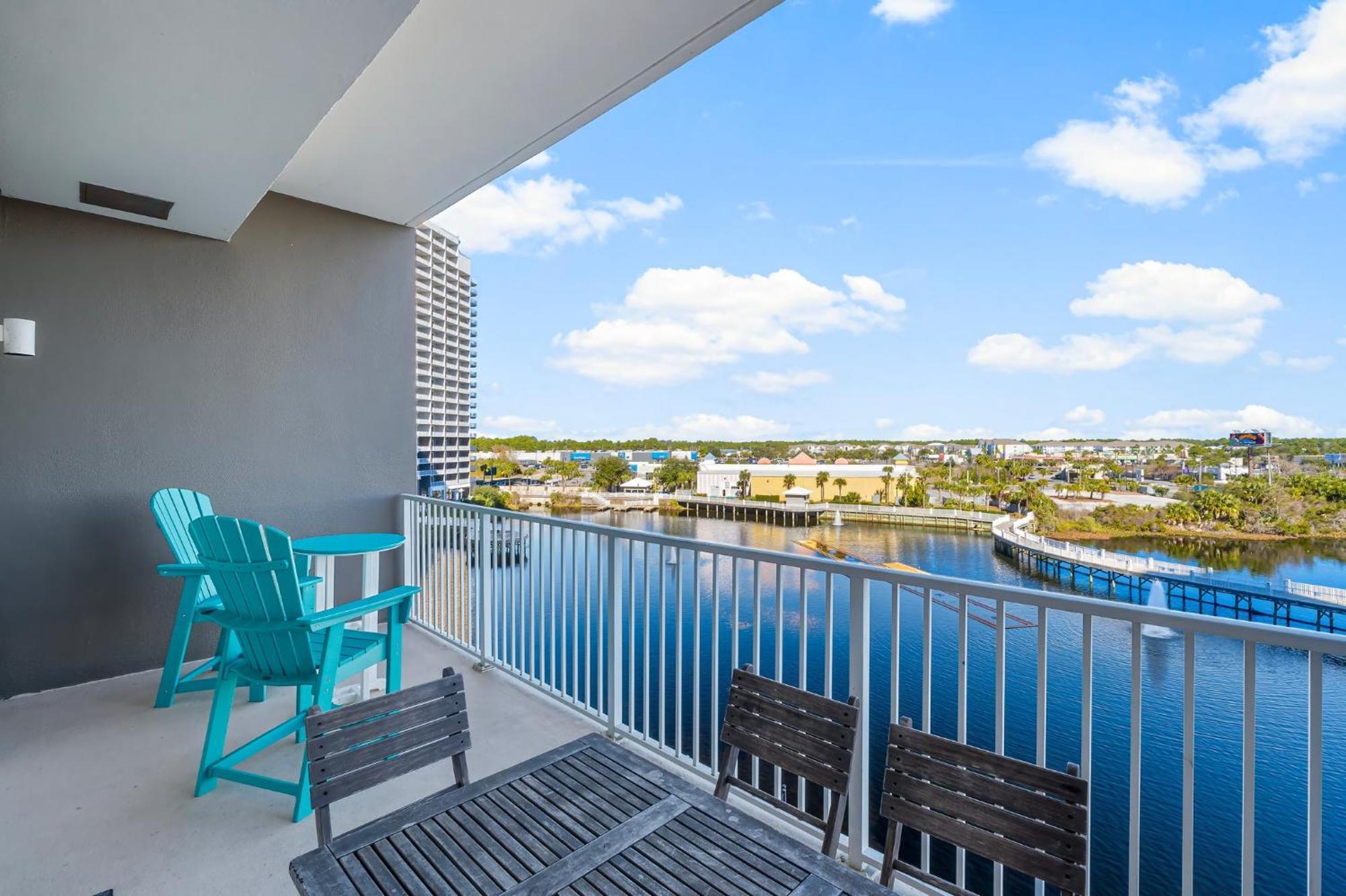 Laketown Wharf 0414 Apartment