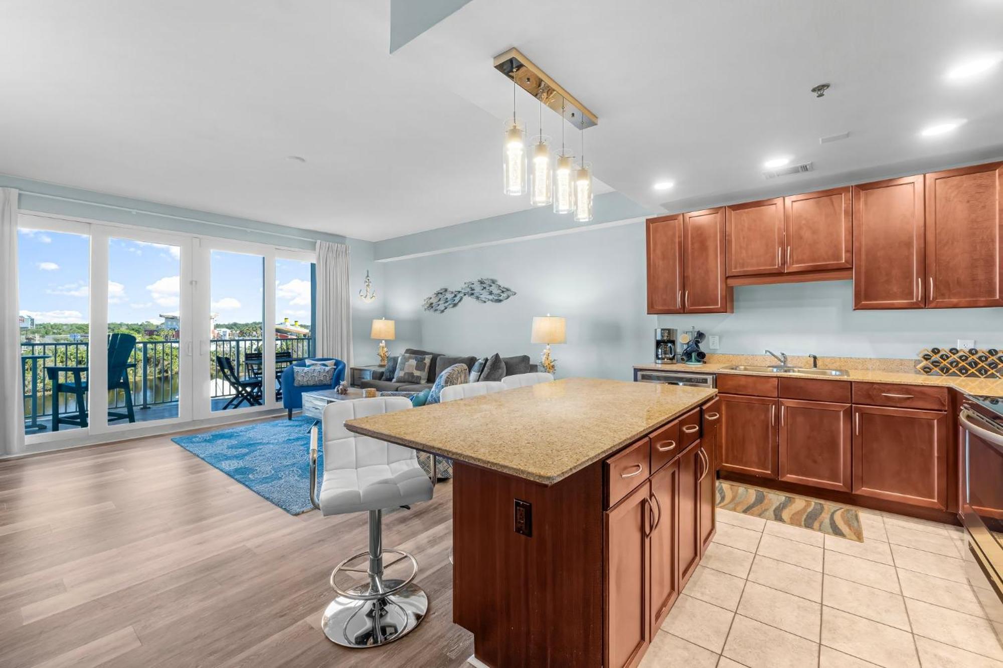 Laketown Wharf 0414 Apartment