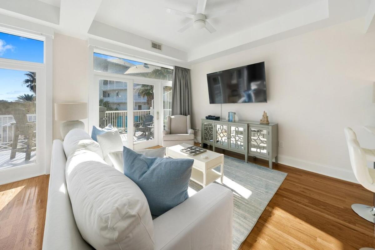Apartment Carillon Market 301 *