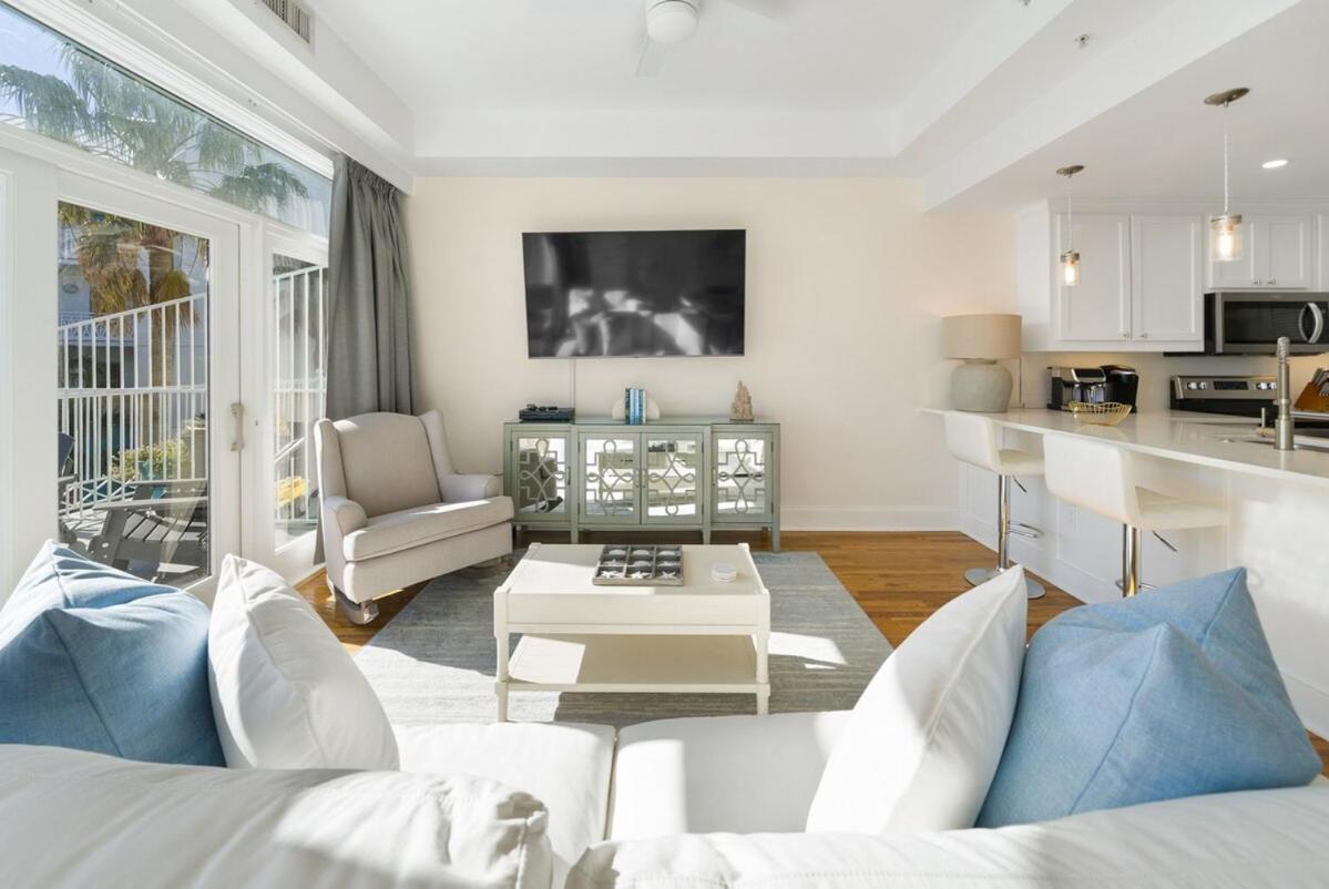 Apartment Carillon Market 301