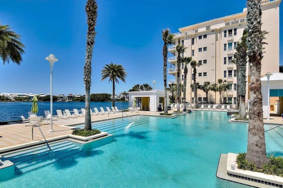 Apartment Carillon Market 301