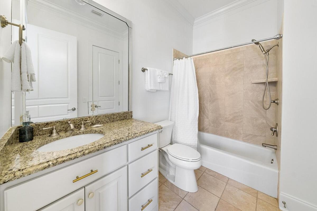 Aloha Beaches 20 Steps From Private Pool Holiday home *