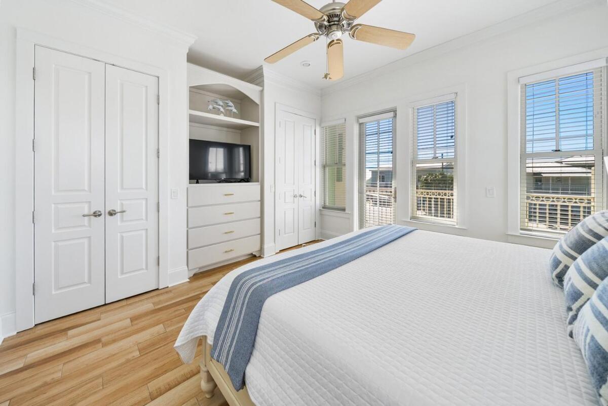 Holiday home Aloha Beaches 20 Steps From Private Pool
