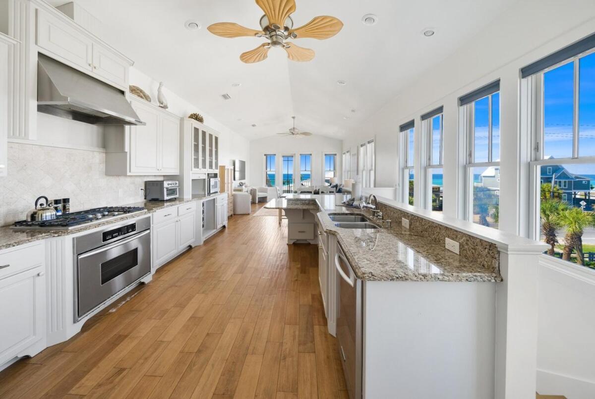 Aloha Beaches 20 Steps From Private Pool Holiday home *