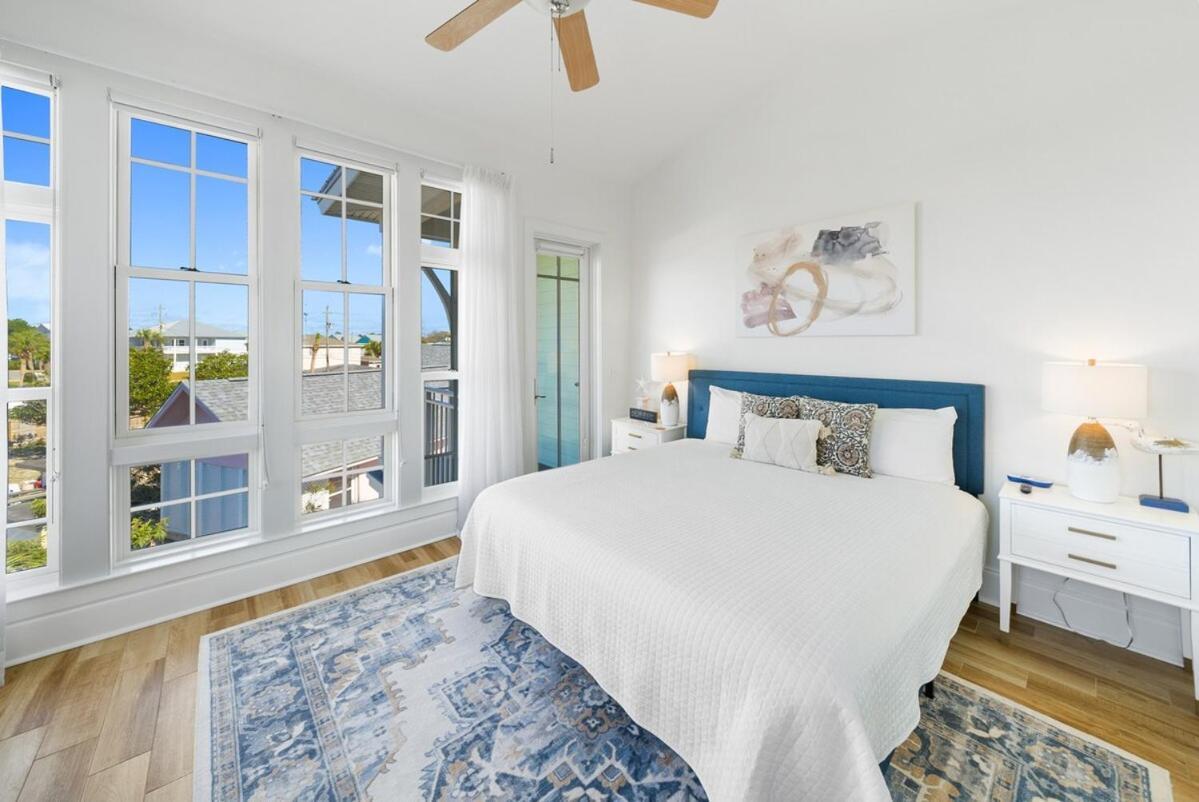 Aloha Beaches 20 Steps From Private Pool Holiday home *