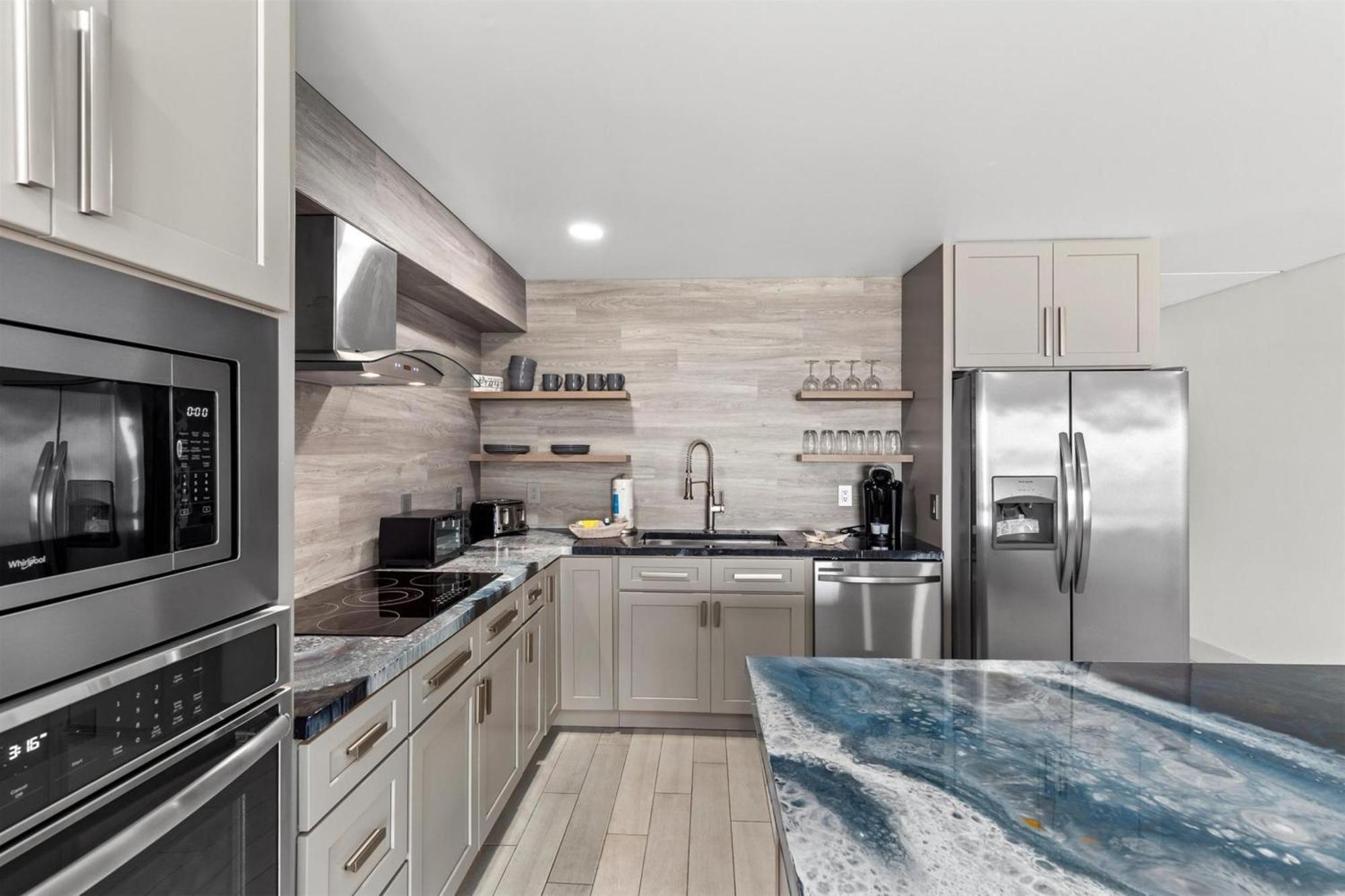 The Summit 616 Apartment